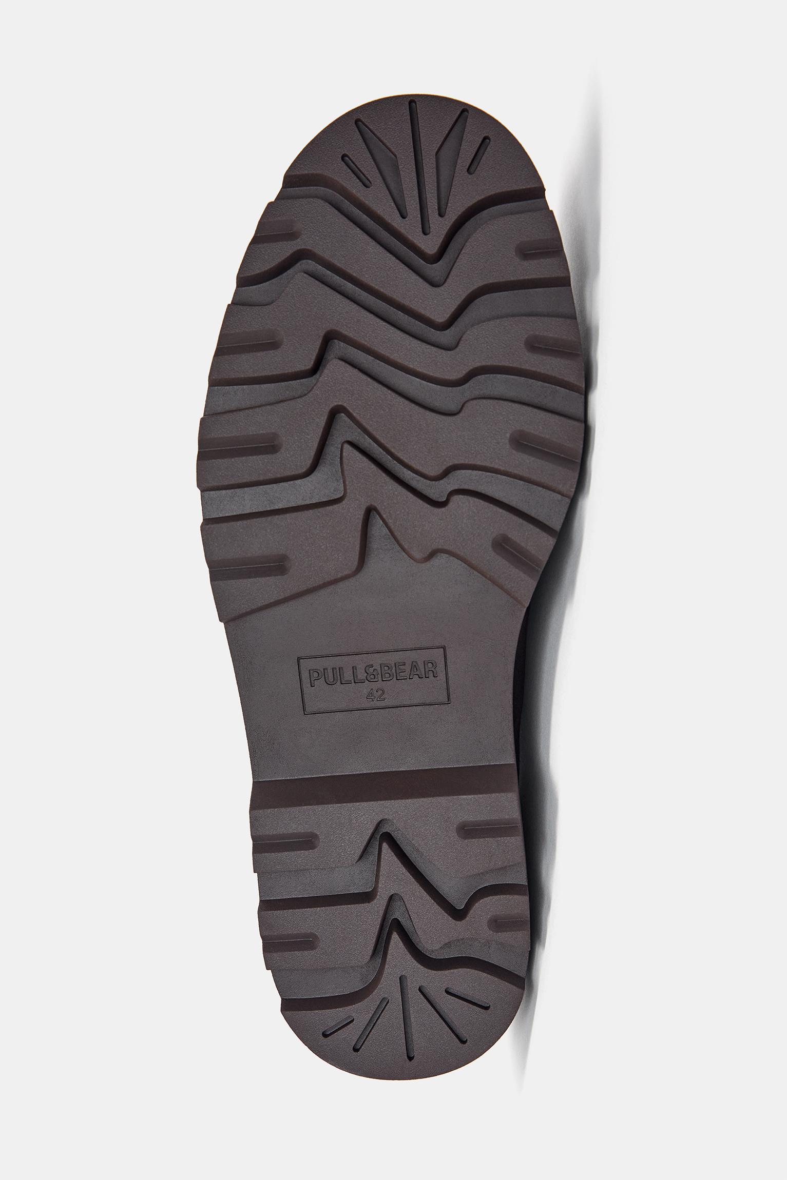 Leather deck shoes Product Image