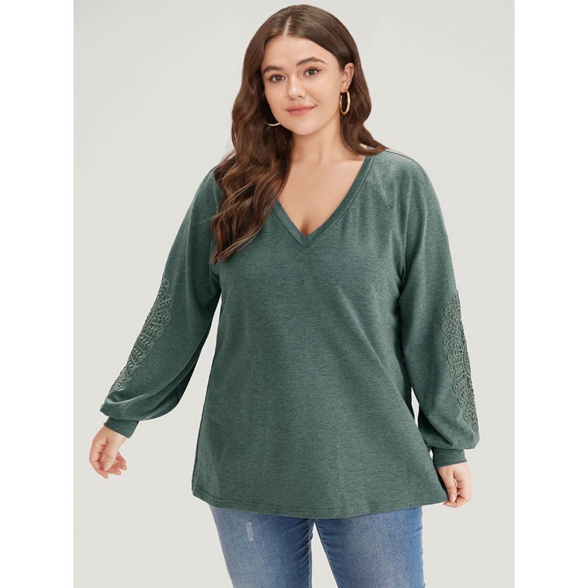 Plus Size Plain Guipure Lace V Neck Raglan Sleeve Sweatshirt Women Green Elegant Plain V-neck Dailywear Sweatshirts BloomChic 26/4X Product Image