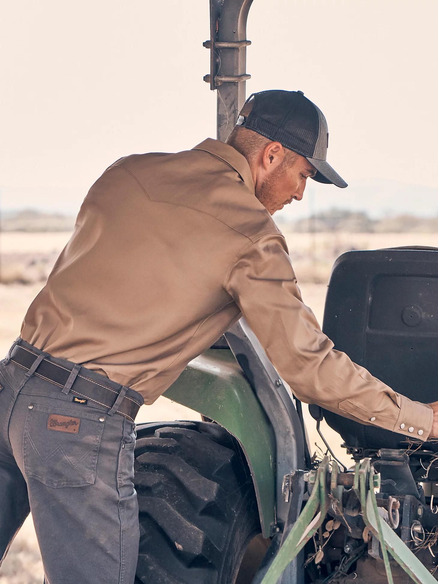 Cowboy Cut® Firm Finish Twill Western Snap Work Shirt | Men's SHIRTS | Wrangler® Product Image