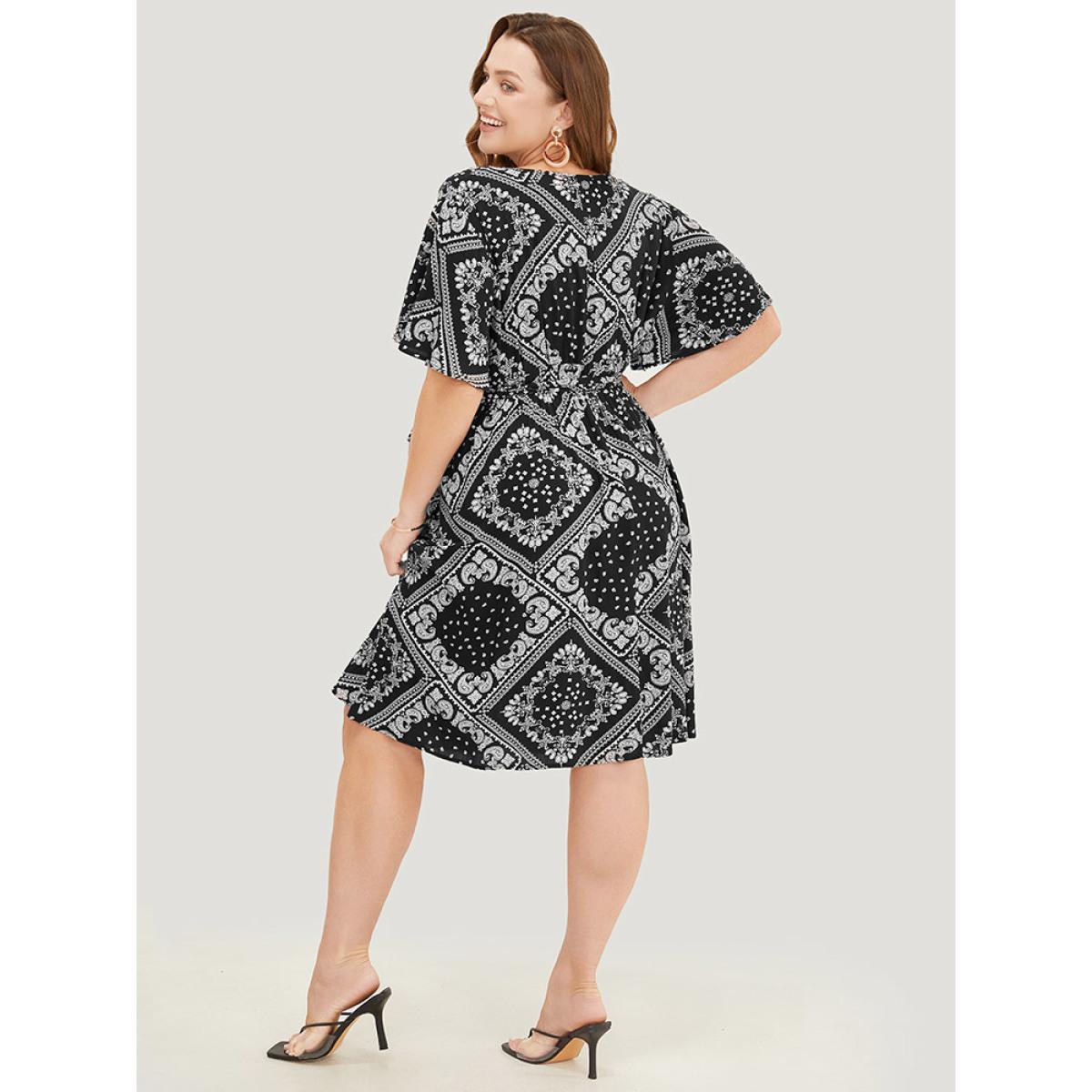 Plus Size Paisley Print Pocket Belted Wrap Flutter Sleeve Dress BlackFlower Women Vacation Wrap V-neck Short sleeve Curvy Knee Dress BloomChic 28/5X Product Image