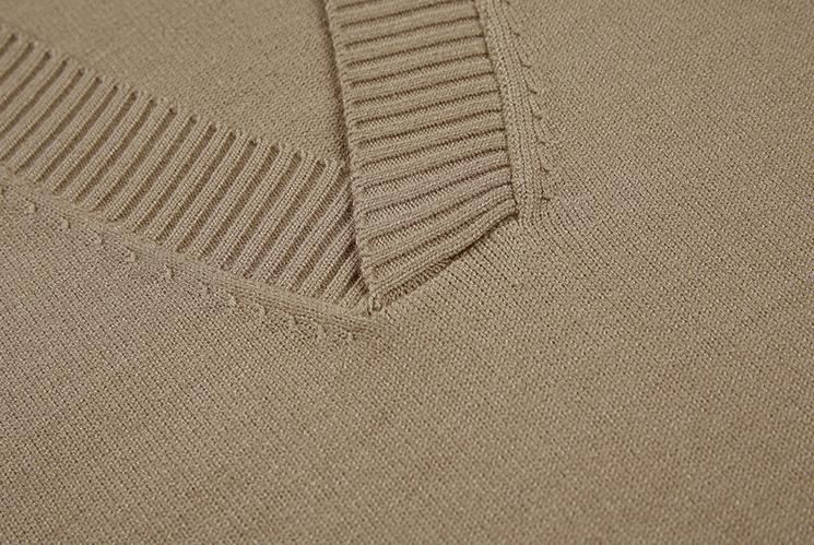 RT No. 3078 KNITTED V-NECK VEST Product Image