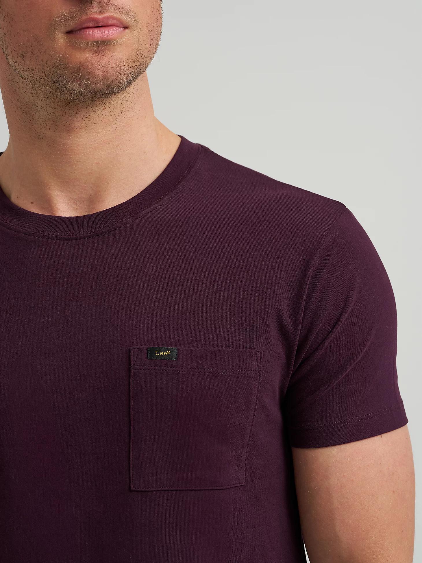 Men's Slim Fit Lightweight Pocket Tee | Men's Tops & Tees | Lee® Product Image