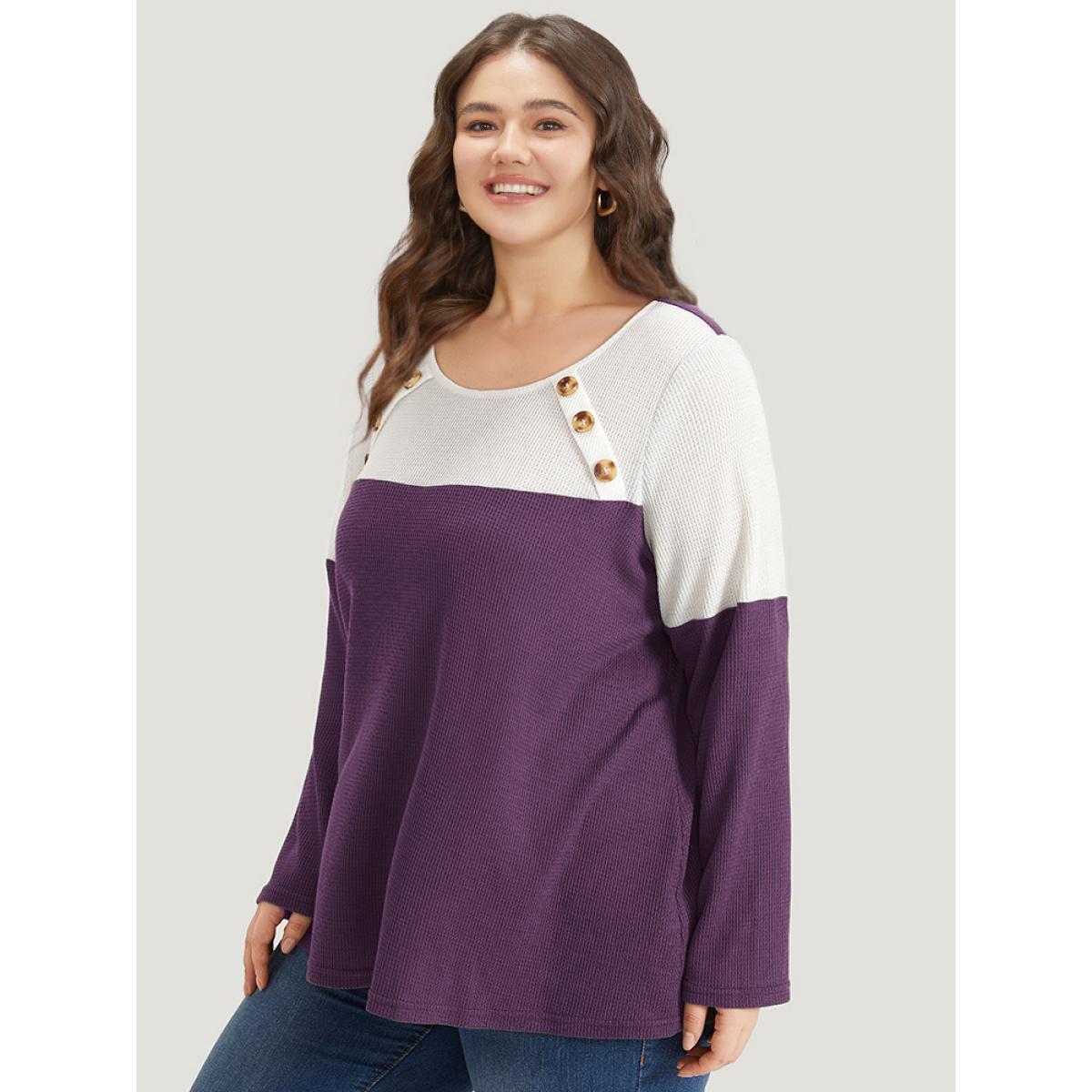 Plus Size Colorblock Contrast Button Detail Crew Neck T-shirt Gray Women Casual Contrast Plain Round Neck Dailywear T-shirts BloomChic 10/M Product Image