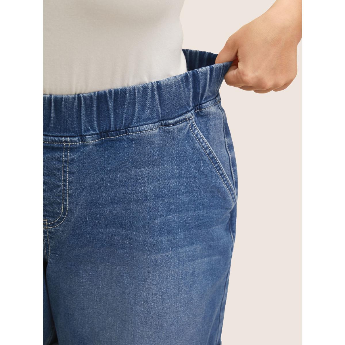 Plus Size Medium Wash Roll Hem Loose Denim Shorts Women Denimblue Roll Hem High stretch Everyday Slanted pocket Casual Denim Shorts BloomChic 20/2X Product Image