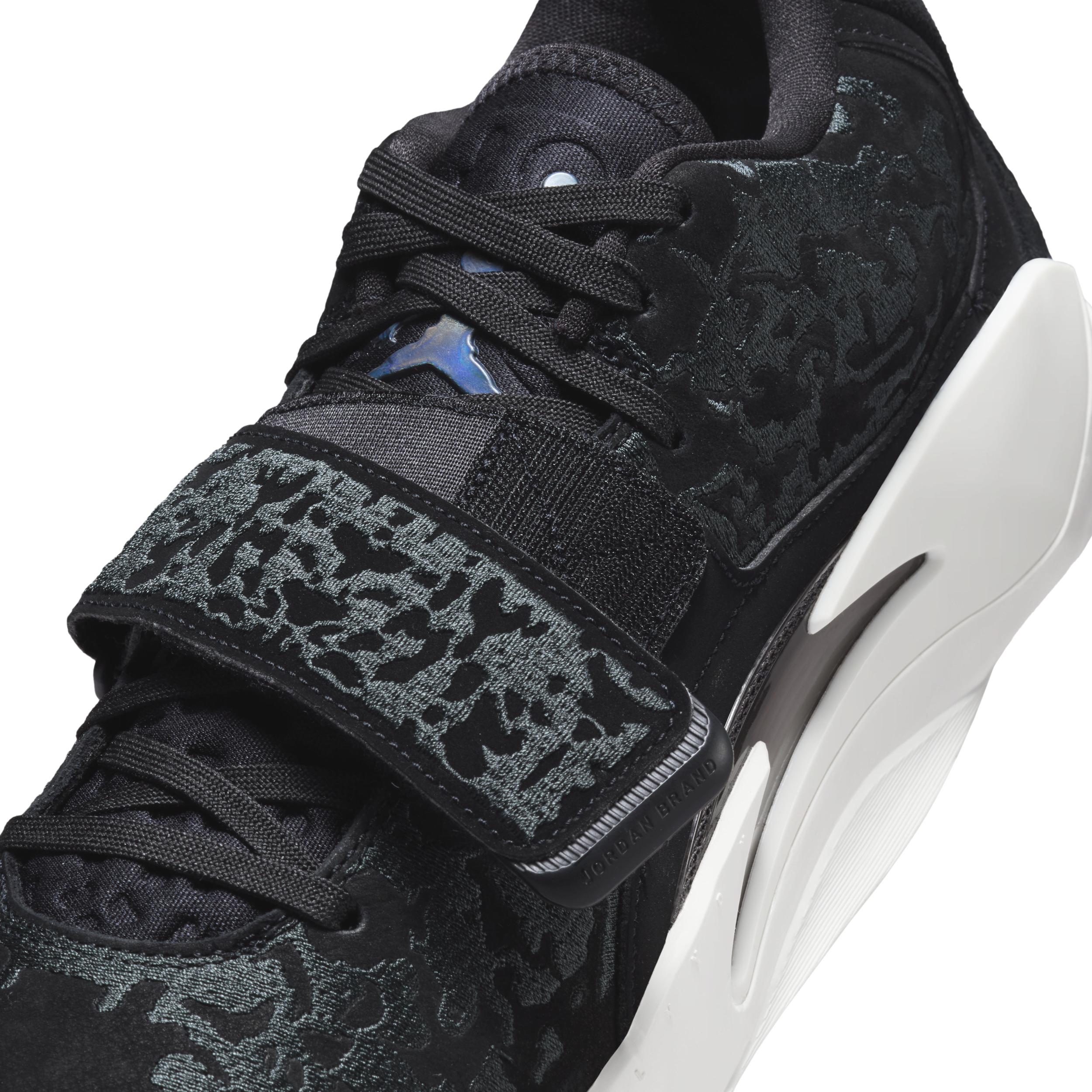 Nike Men's Zion 3 M.U.D. "Ash" SE Basketball Shoes Product Image