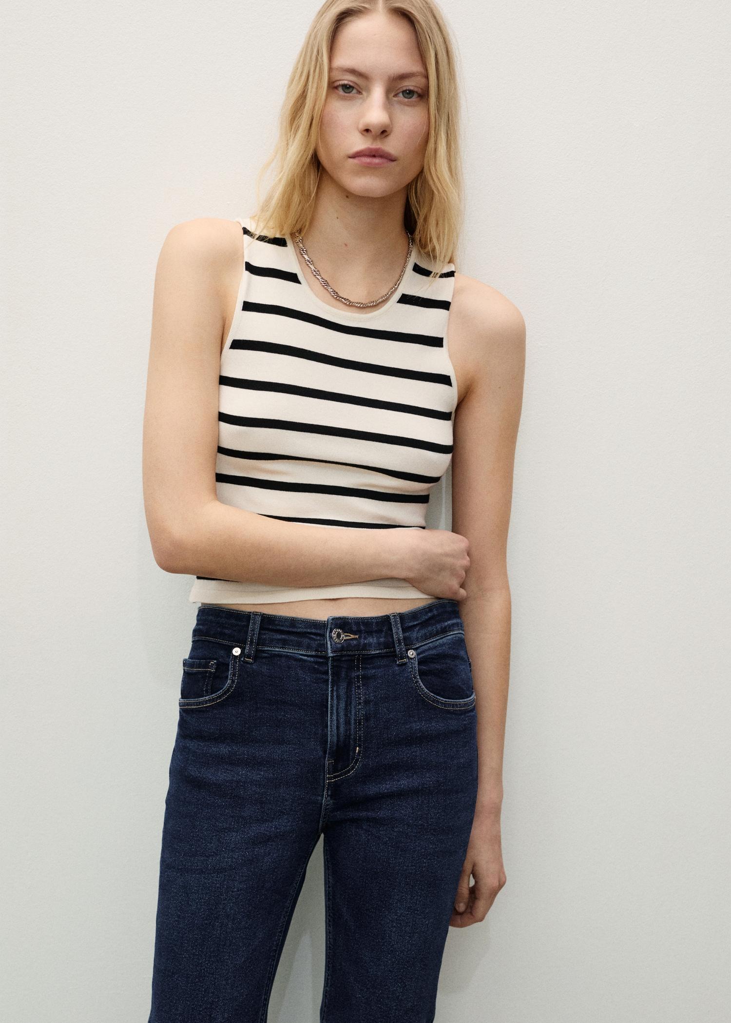 Sienna flared cropped jeans - Women | MANGO USA Product Image