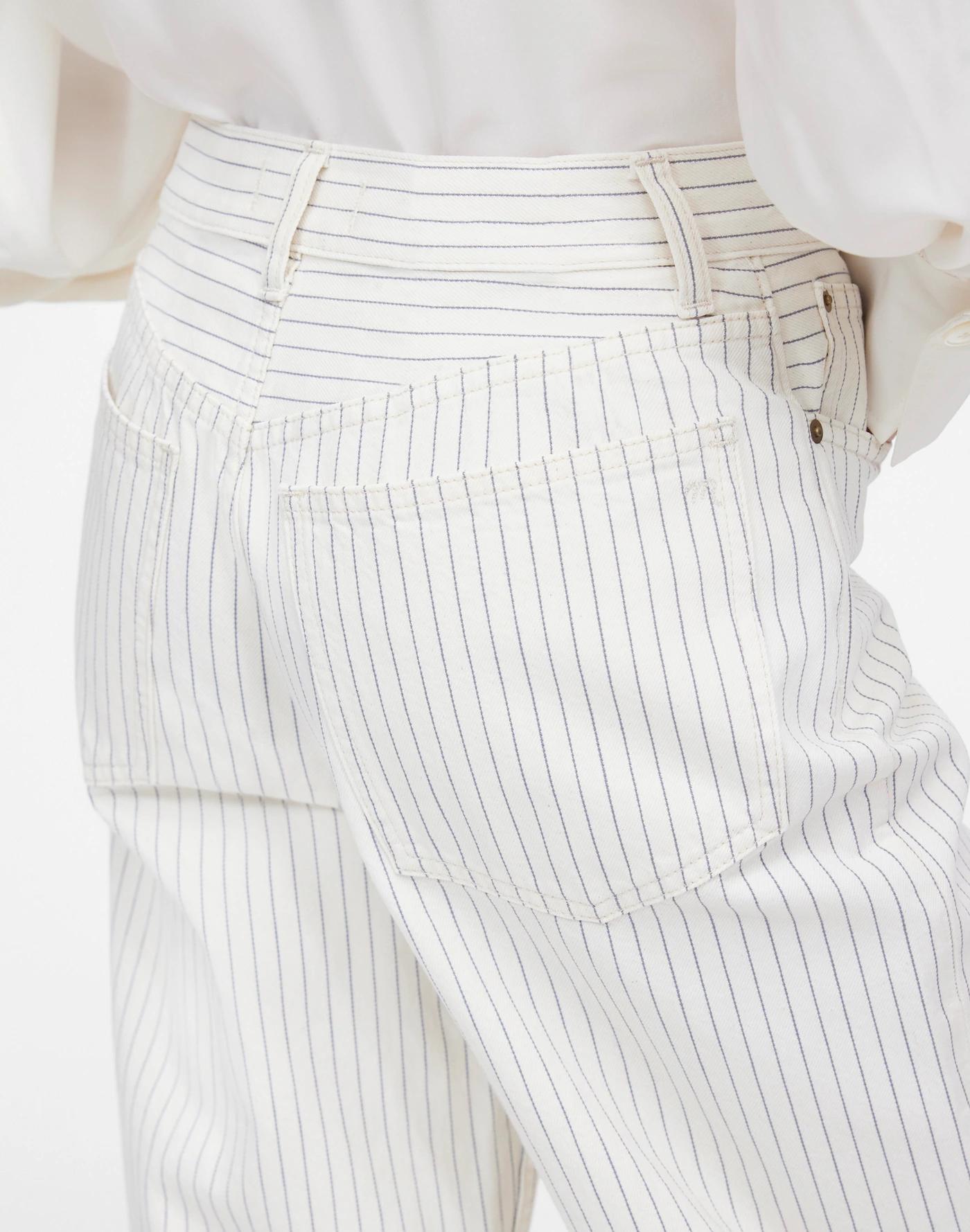 Low-Slung Baggy Jeans Product Image