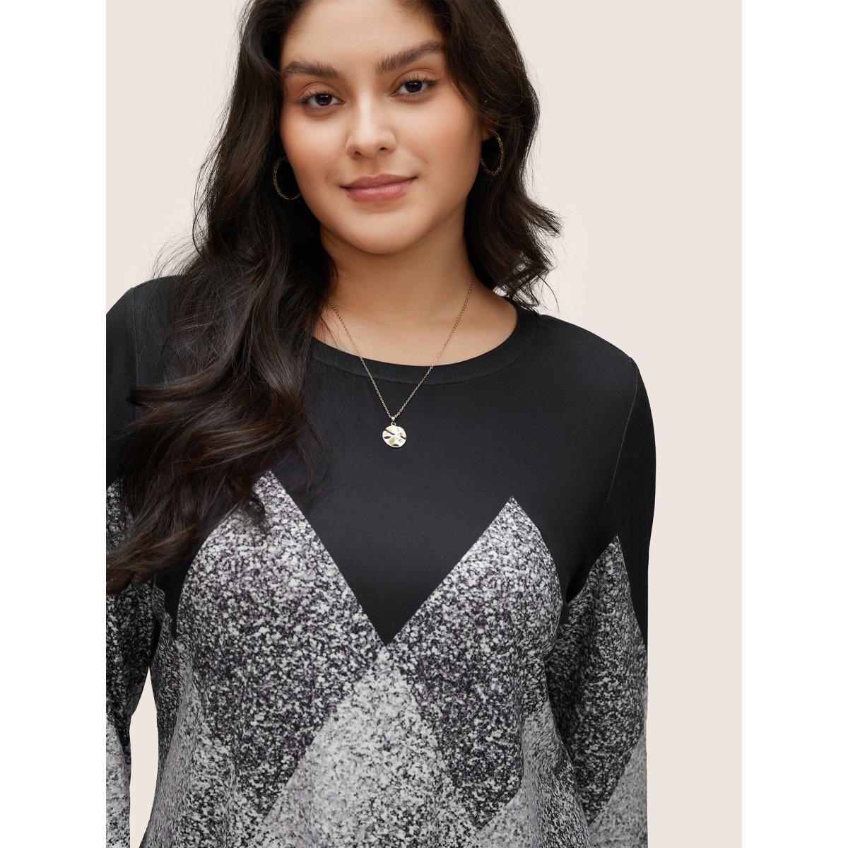 Plus Size Geometric Ombre Contrast Round Neck T-shirt Black Women Casual Non Ombre Round Neck Everyday T-shirts BloomChic 26/4X Product Image