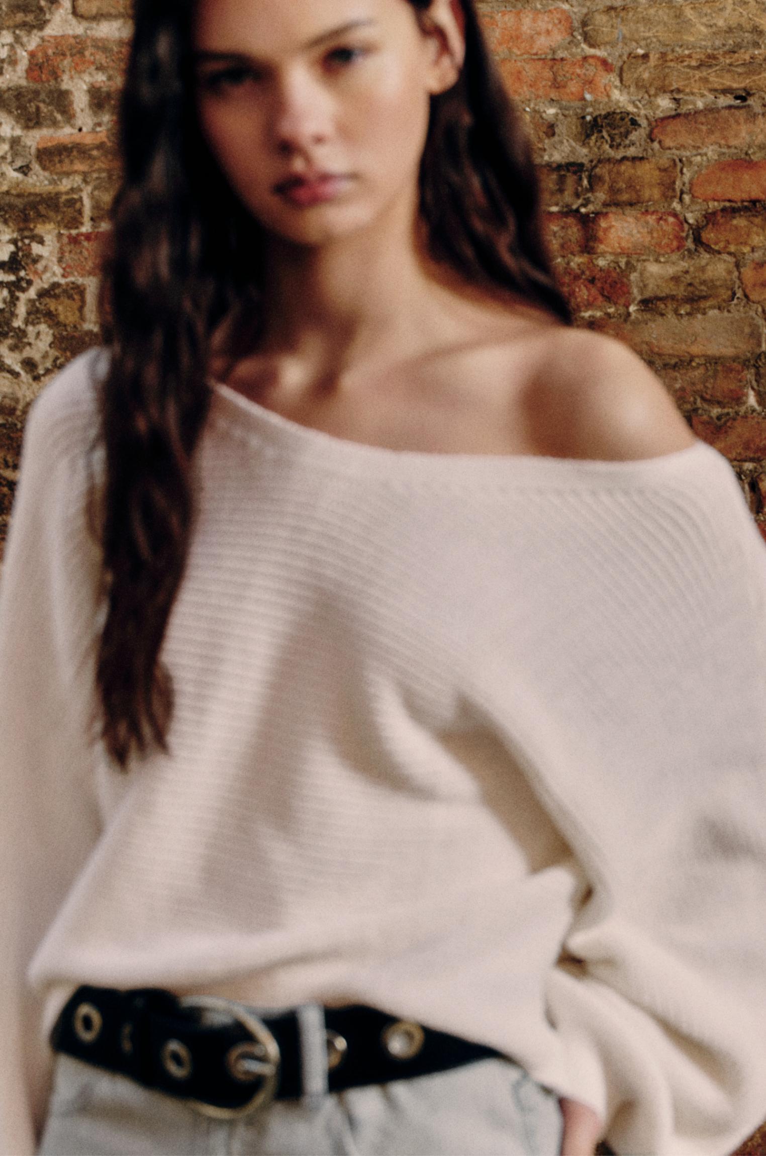 Asymmetric sweater Product Image