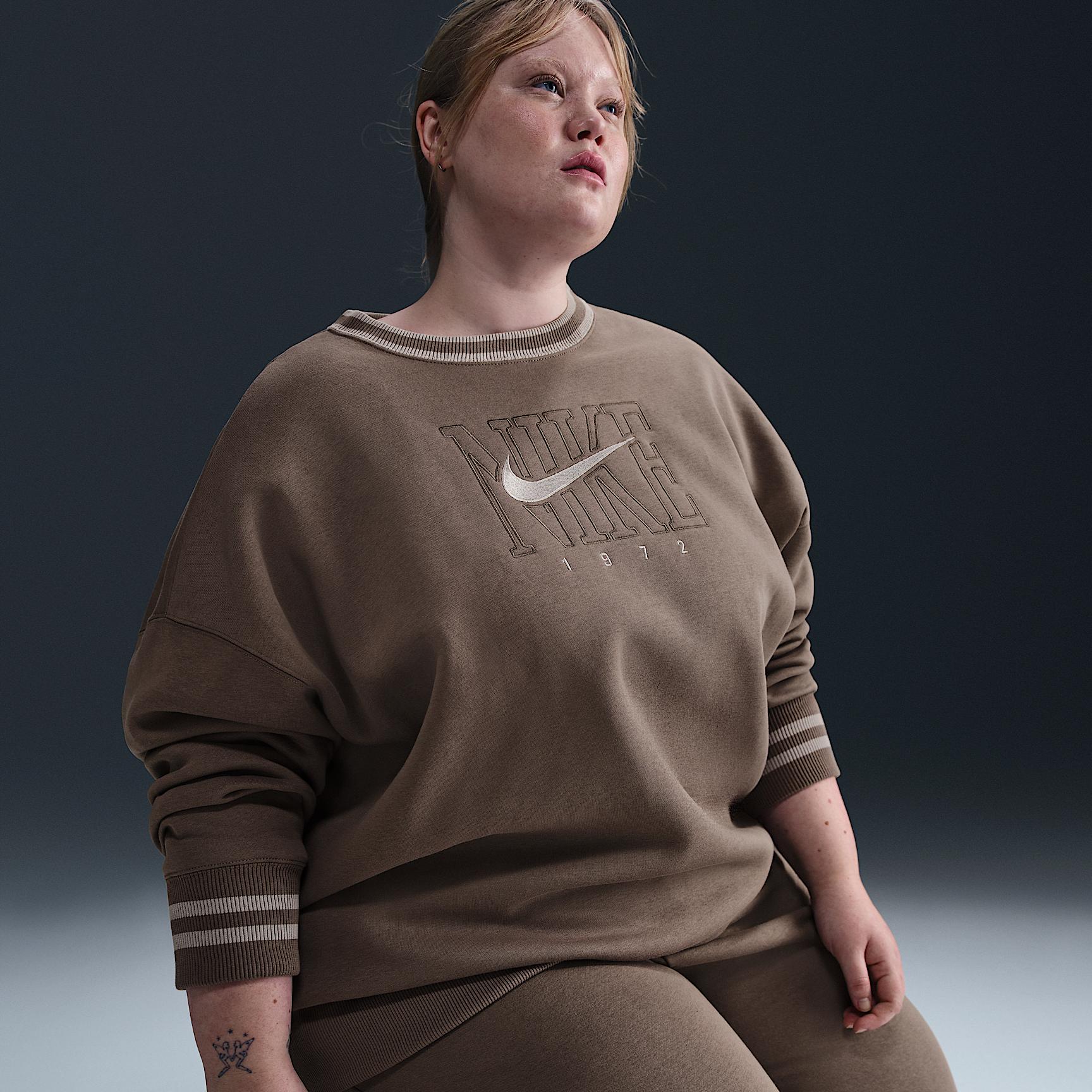 Women's Nike Sportswear Phoenix Fleece Oversized Graphic Crew-Neck Sweatshirt (Plus Size) Product Image