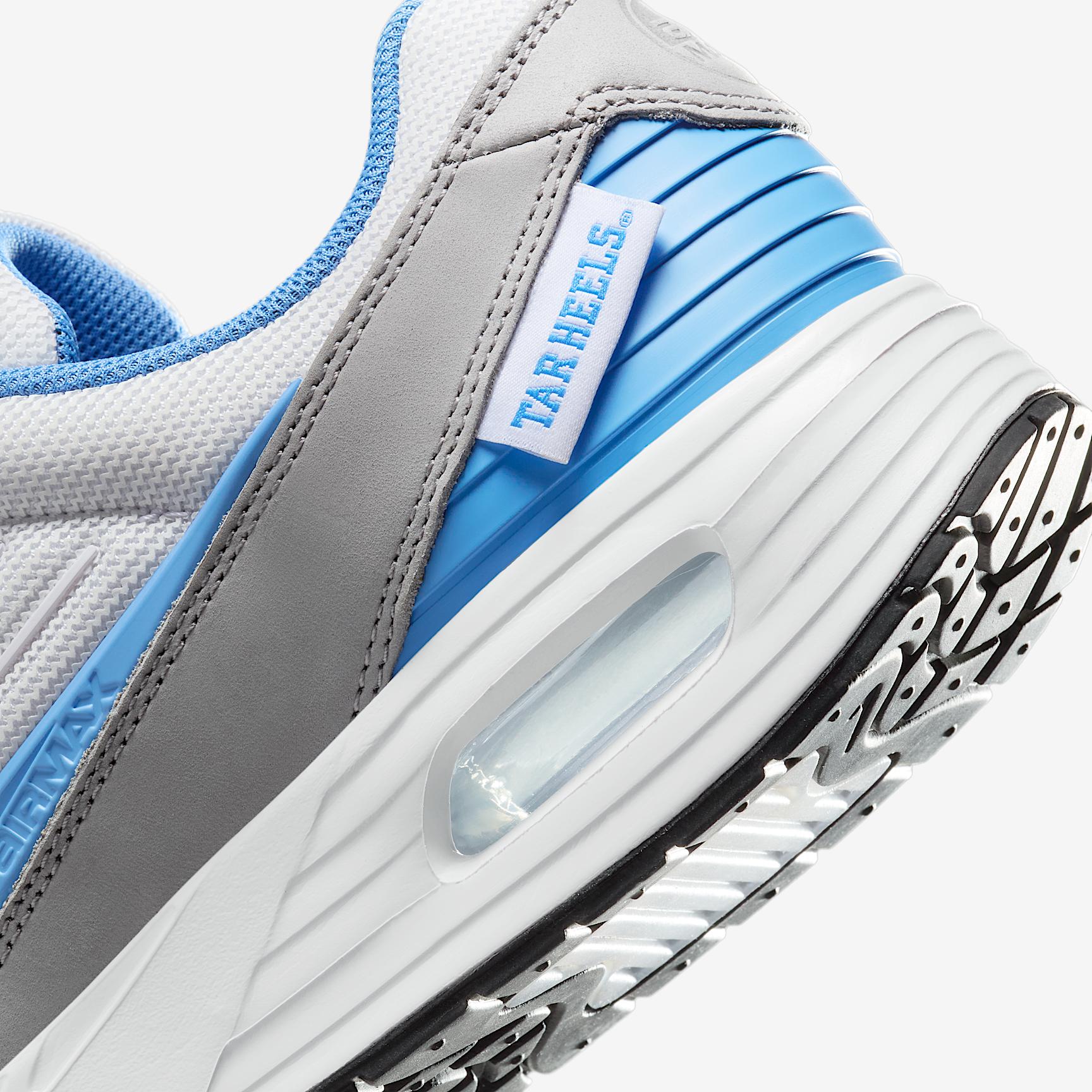 Nike College Air Max Verse (UNC) Men's Shoes Product Image