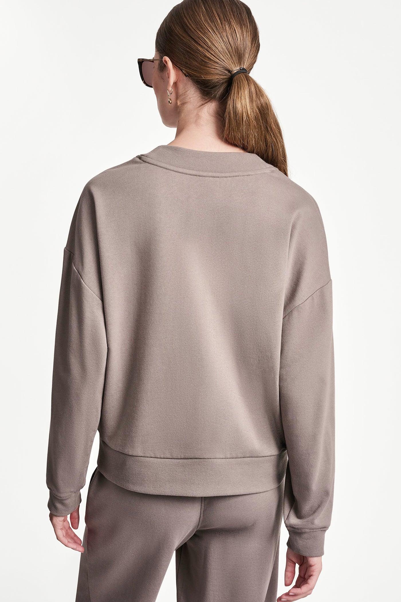 METALLIC BUBBLE LOGO V-NECK PULLOVER Product Image