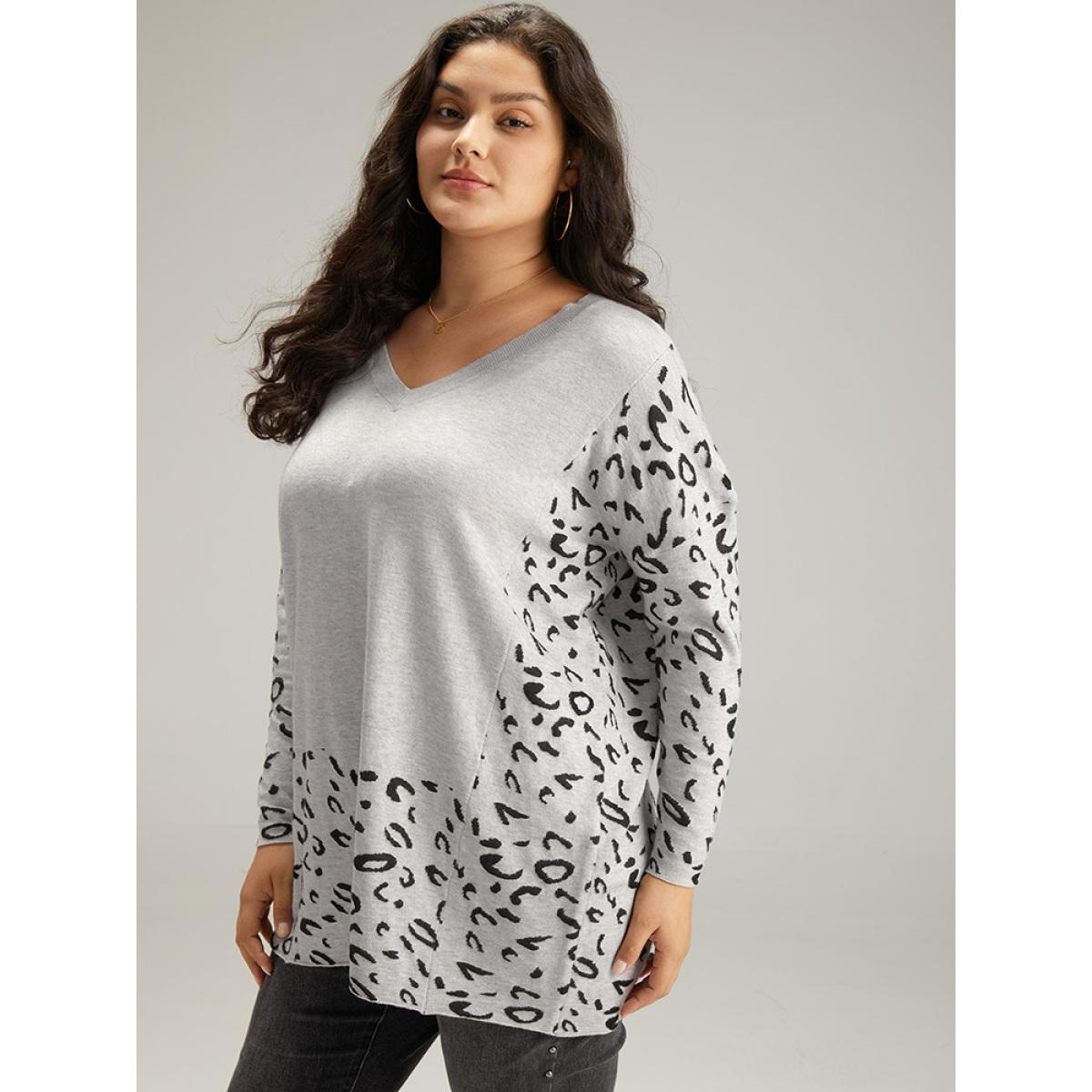 Plus Size Patchwork Leopard Print V Neck Pullover LightGray Women Casual Loose Long Sleeve V-neck Dailywear Pullovers BloomChic 26/4X Product Image