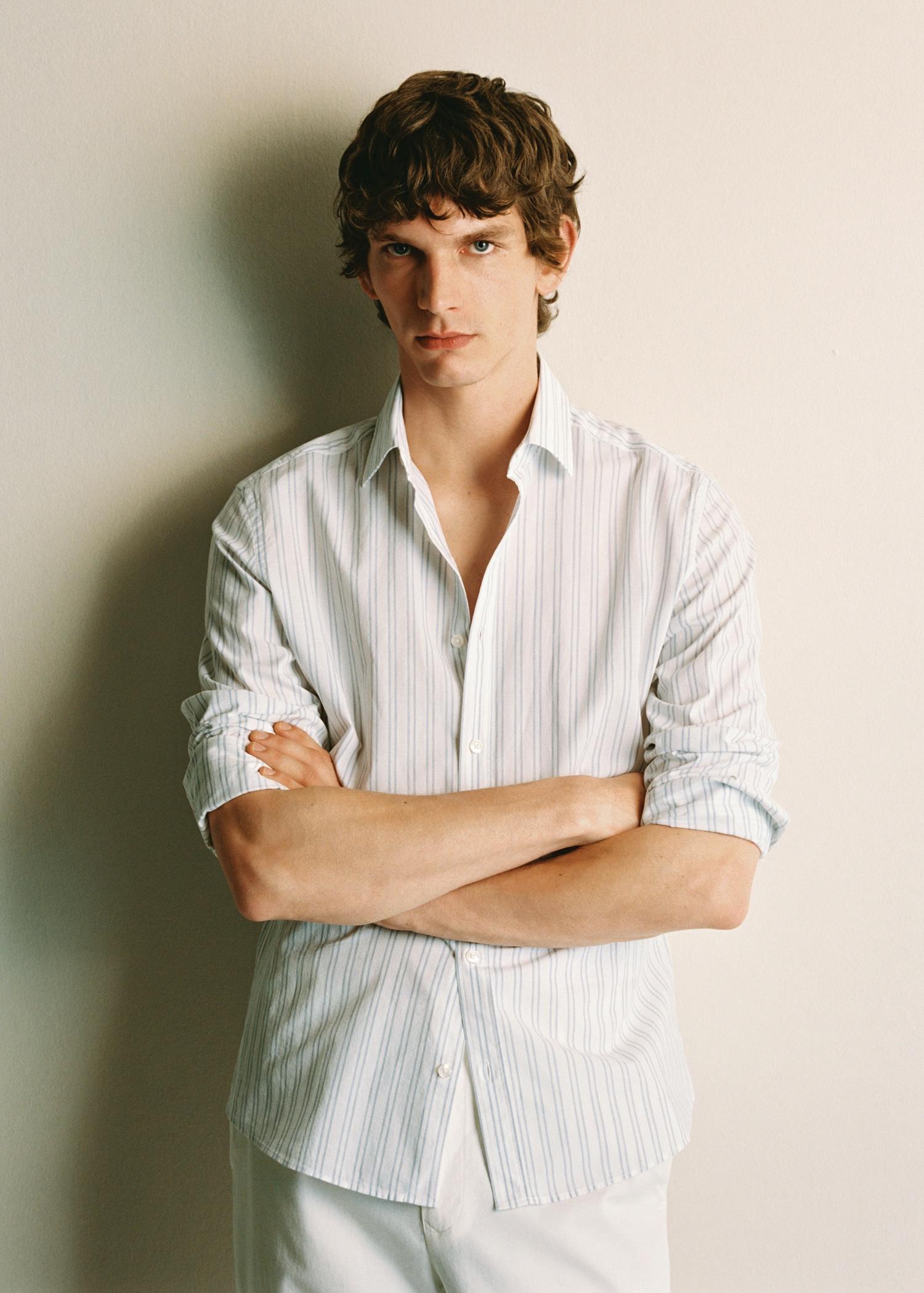 100% cotton regular-fit striped shirt - Men | MANGO USA Product Image