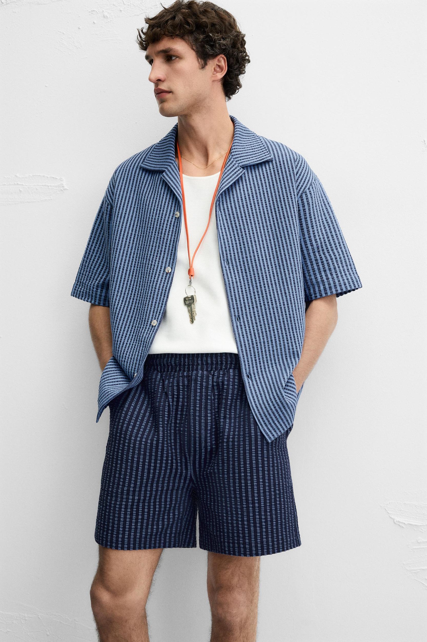 RELAXED FIT SEERSUCKER SHORTS Product Image