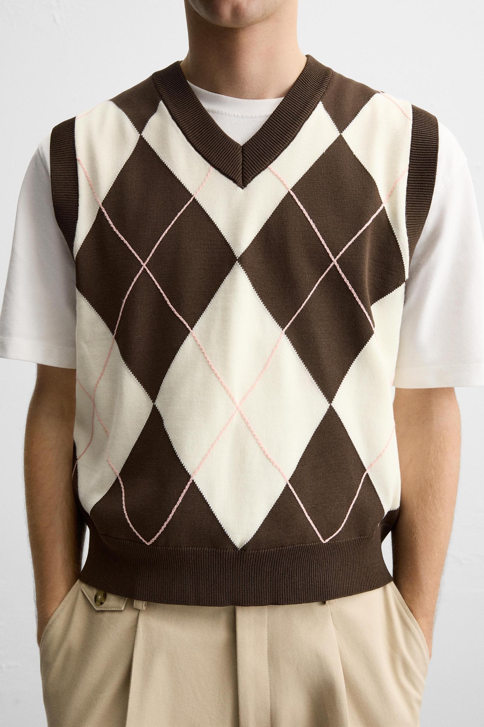ARGYLE JACQUARD KNIT VEST Product Image