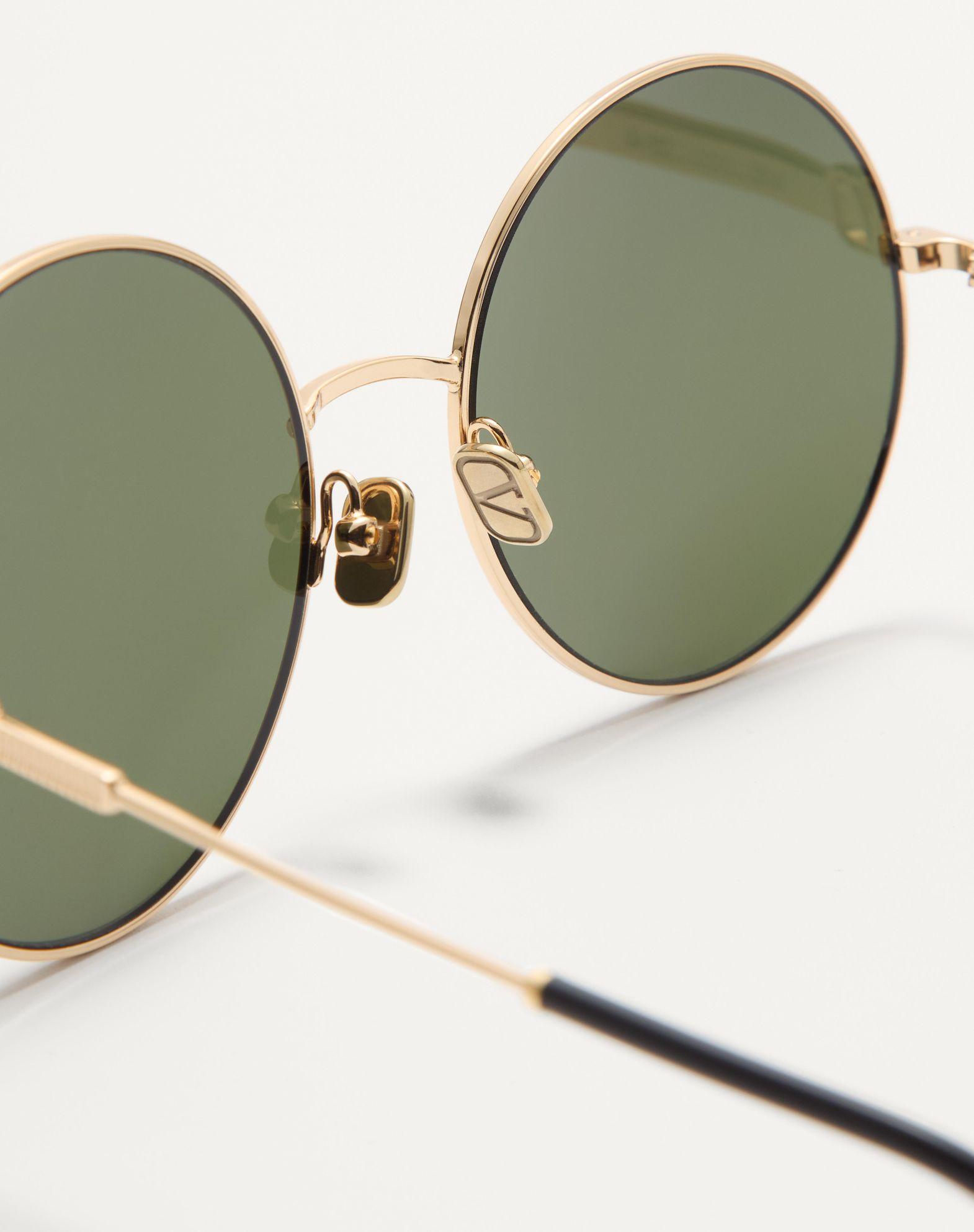 Round Oversized Metal Frame Product Image