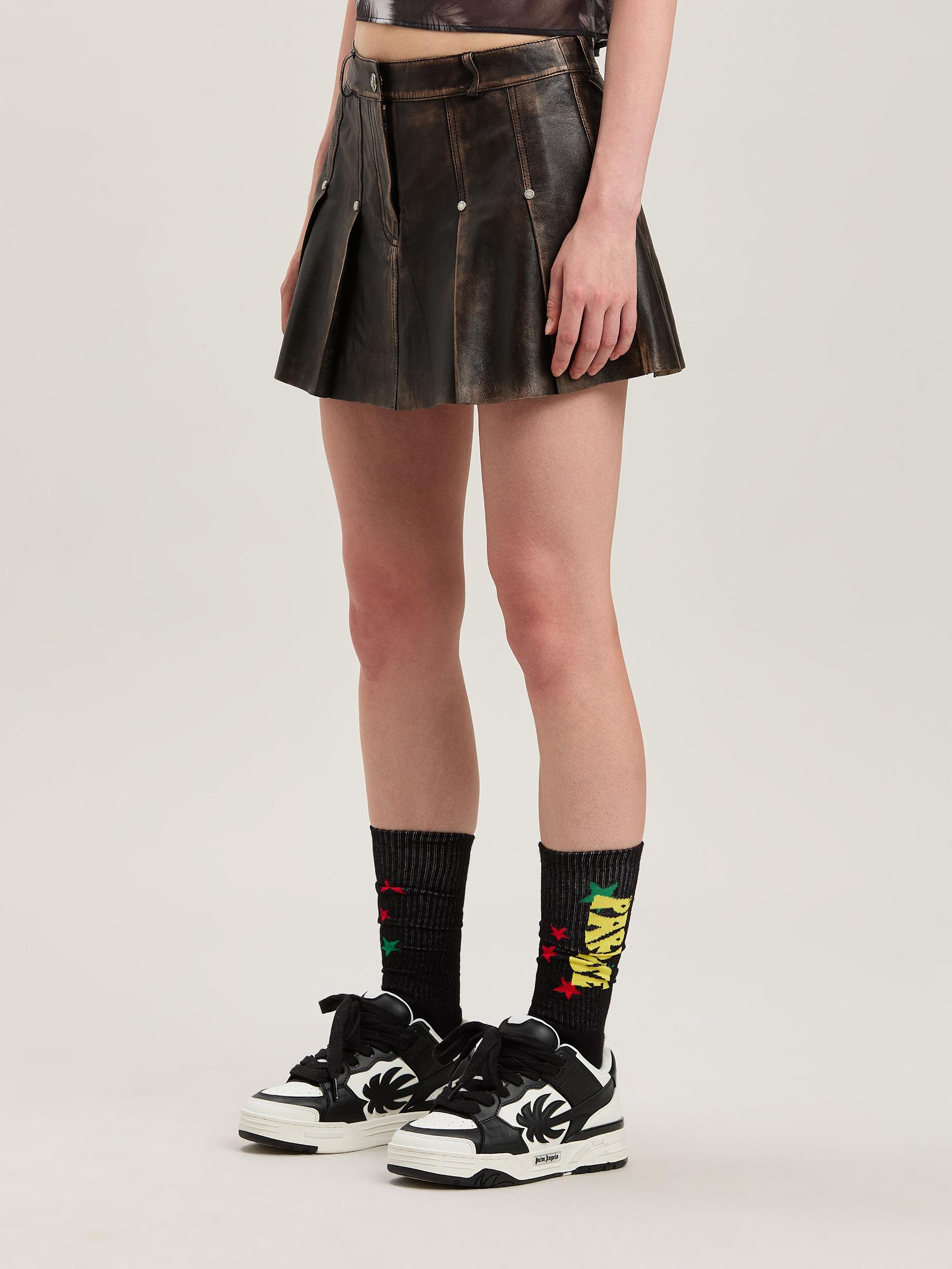 CURVED LOGO LEA PLEATED SKIRT BROWN - DA Product Image