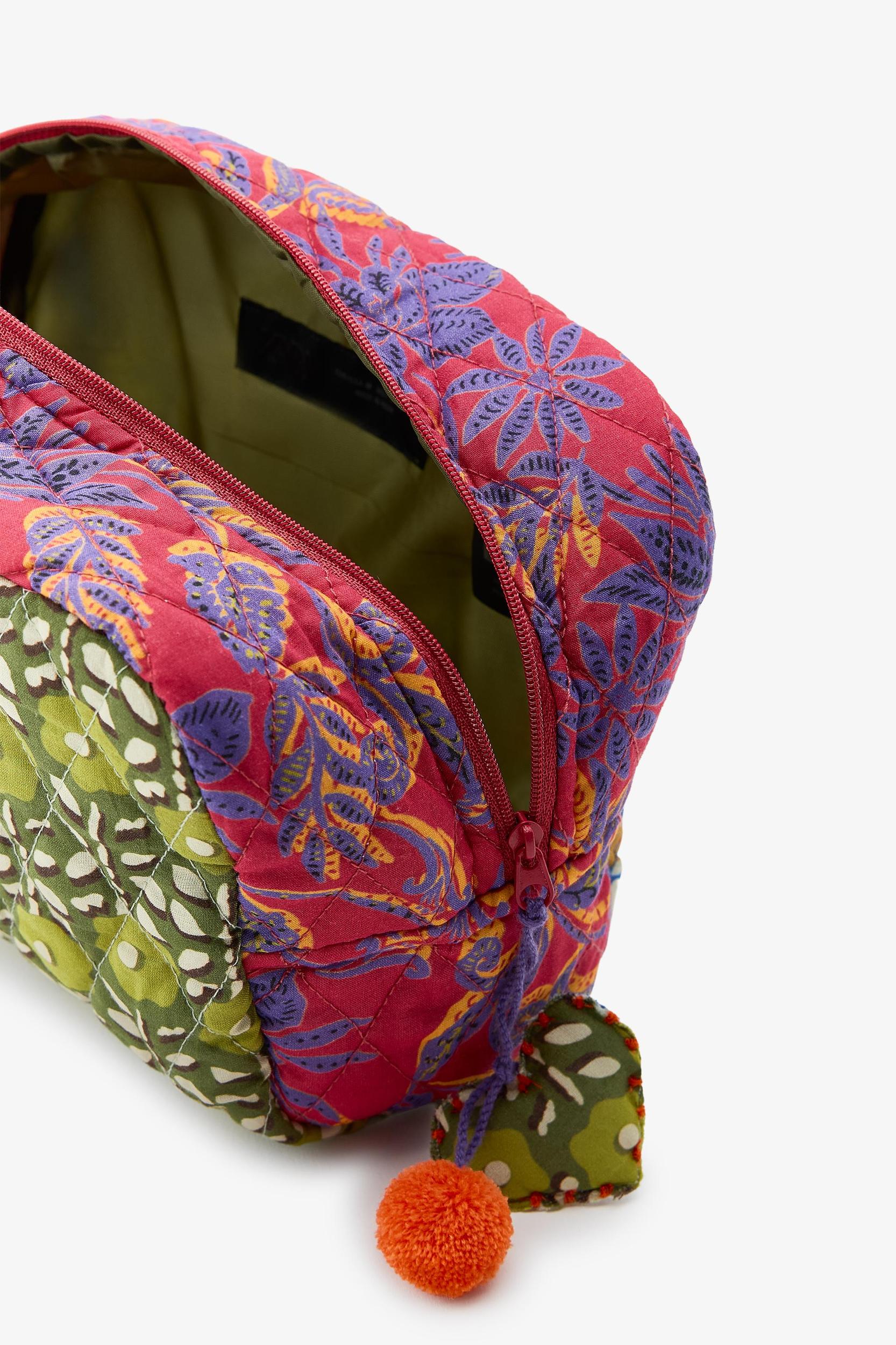 CHARM PRINT TOILETRY BAG Product Image