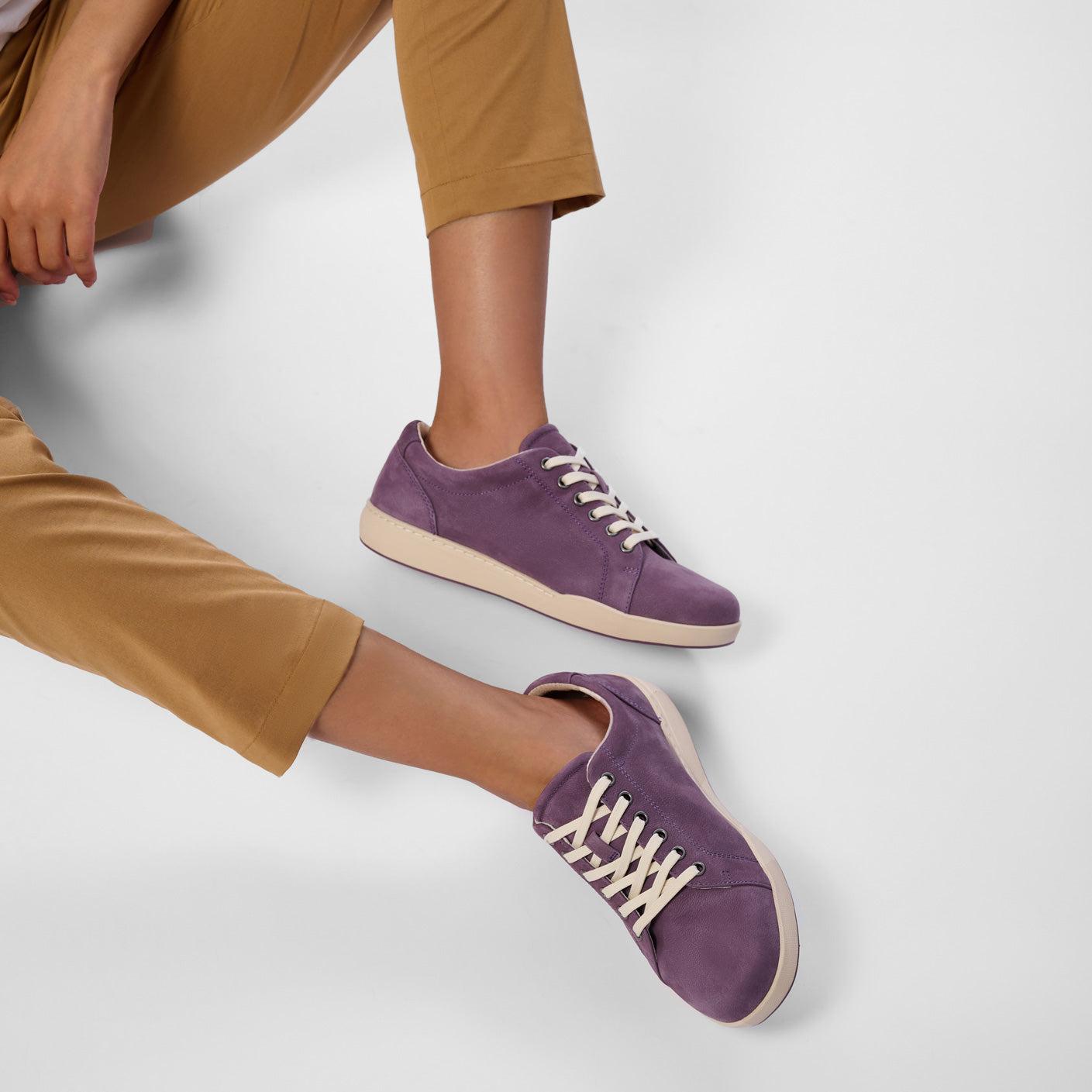 Encore Sneaker Female Product Image