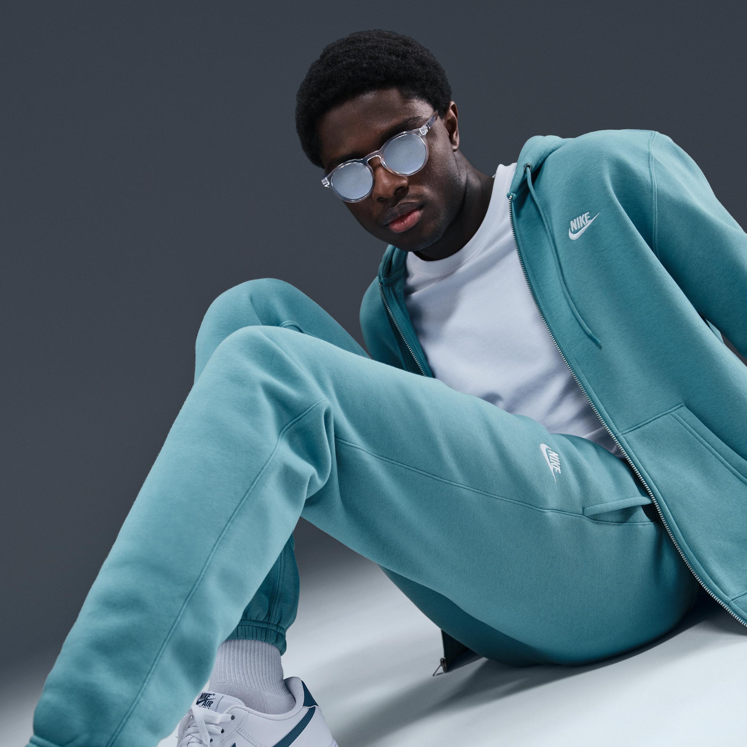 Nike Men's Club Cuffed Brushed Fleece Pants Product Image