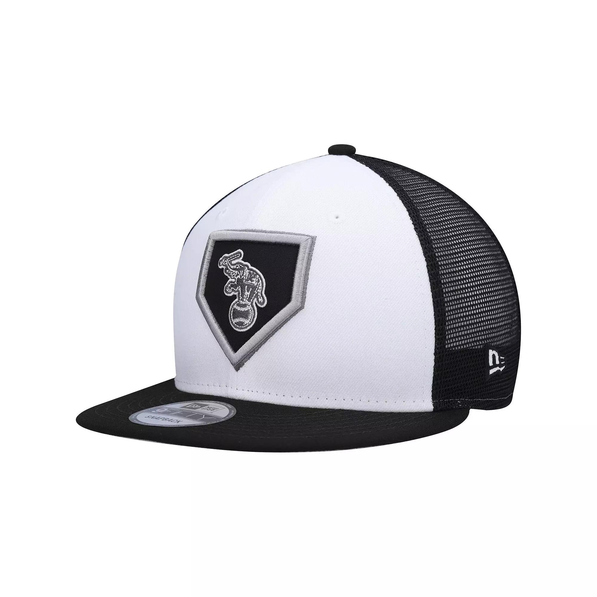 Men's New Era White/Black Oakland Athletics 2022 Clubhouse Trucker 9FIFTY Snapback Hat Product Image