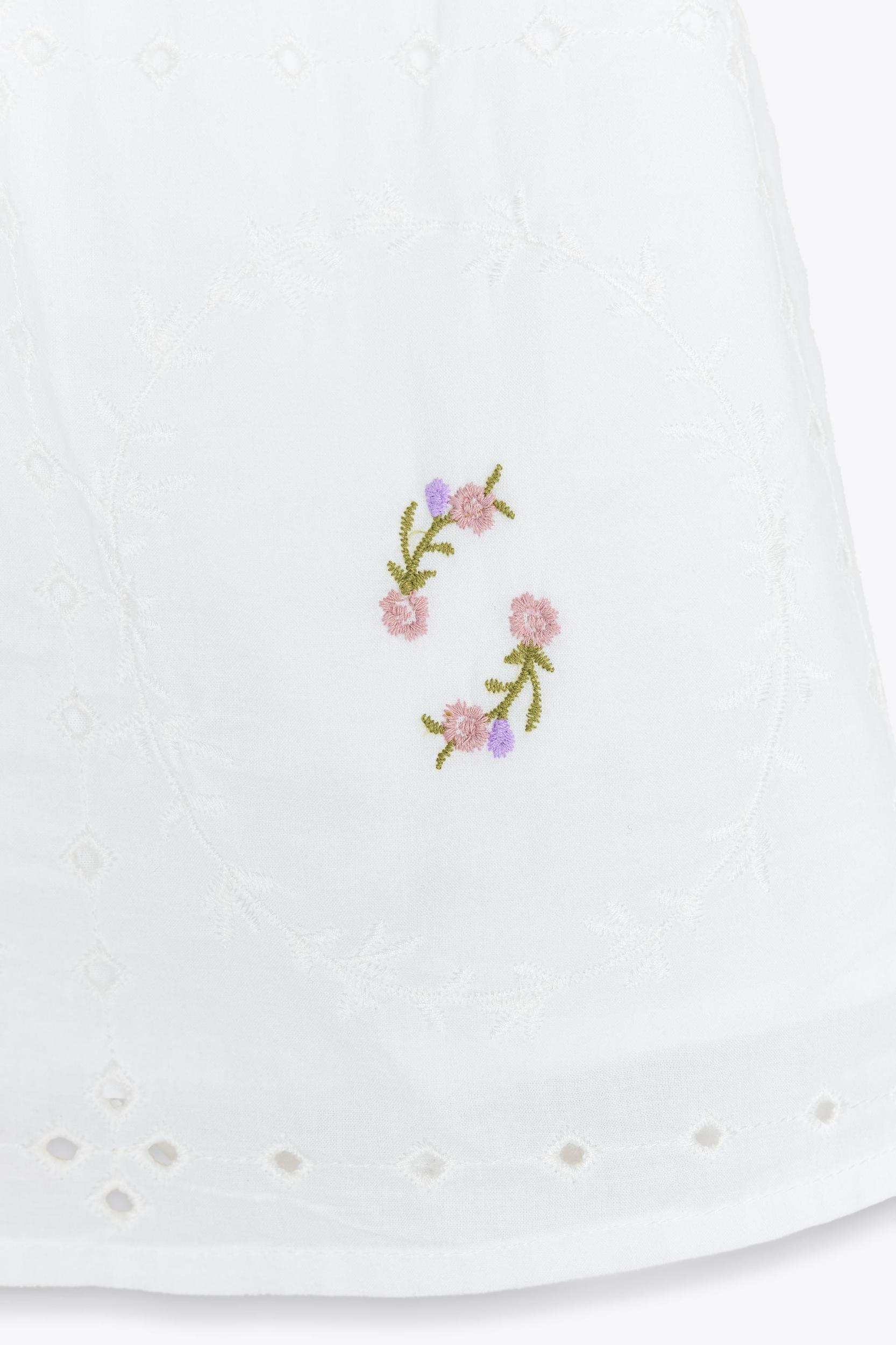EMBROIDERED FLORAL SHORTS Product Image