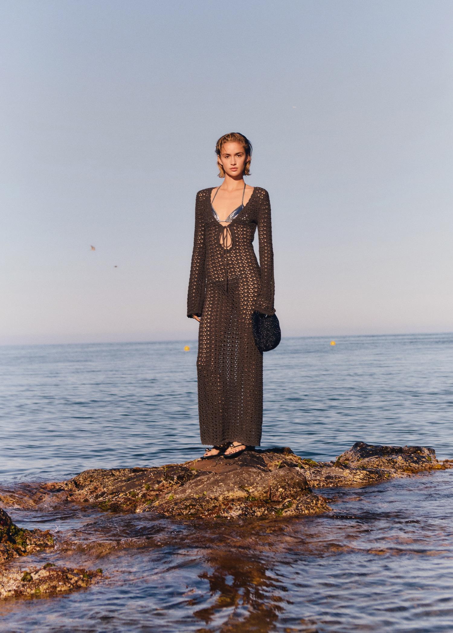 Crochet dress with bow - Women | MANGO USA Product Image