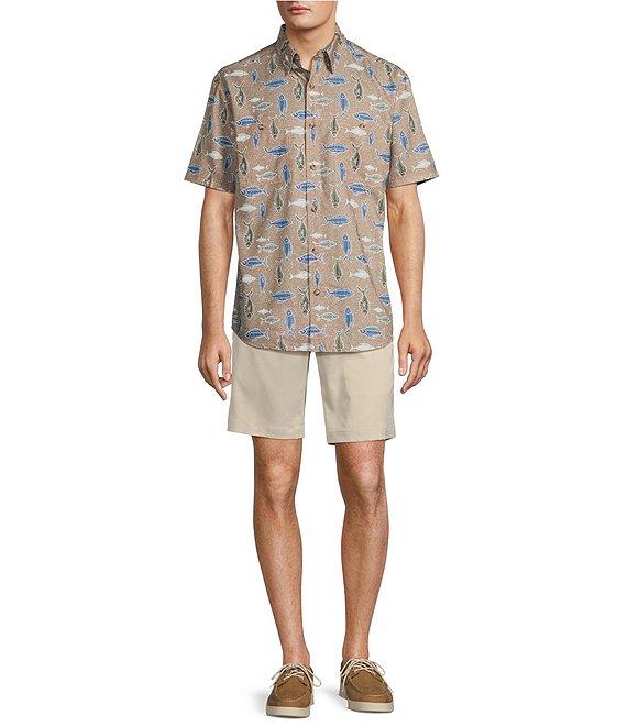 Roundtree & Yorke The Charter Performance Vented Chambray Short Sleeve Fish Print Fishing Sport Shirt Product Image