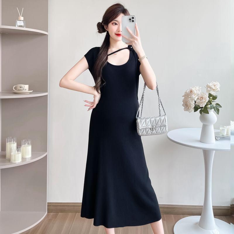 Maternity Short-Sleeve Scoop Neck Plain Midi A-Line Dress Product Image