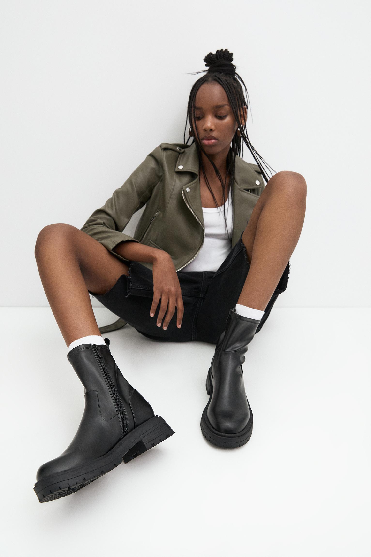 Flat stretch ankle boots Product Image