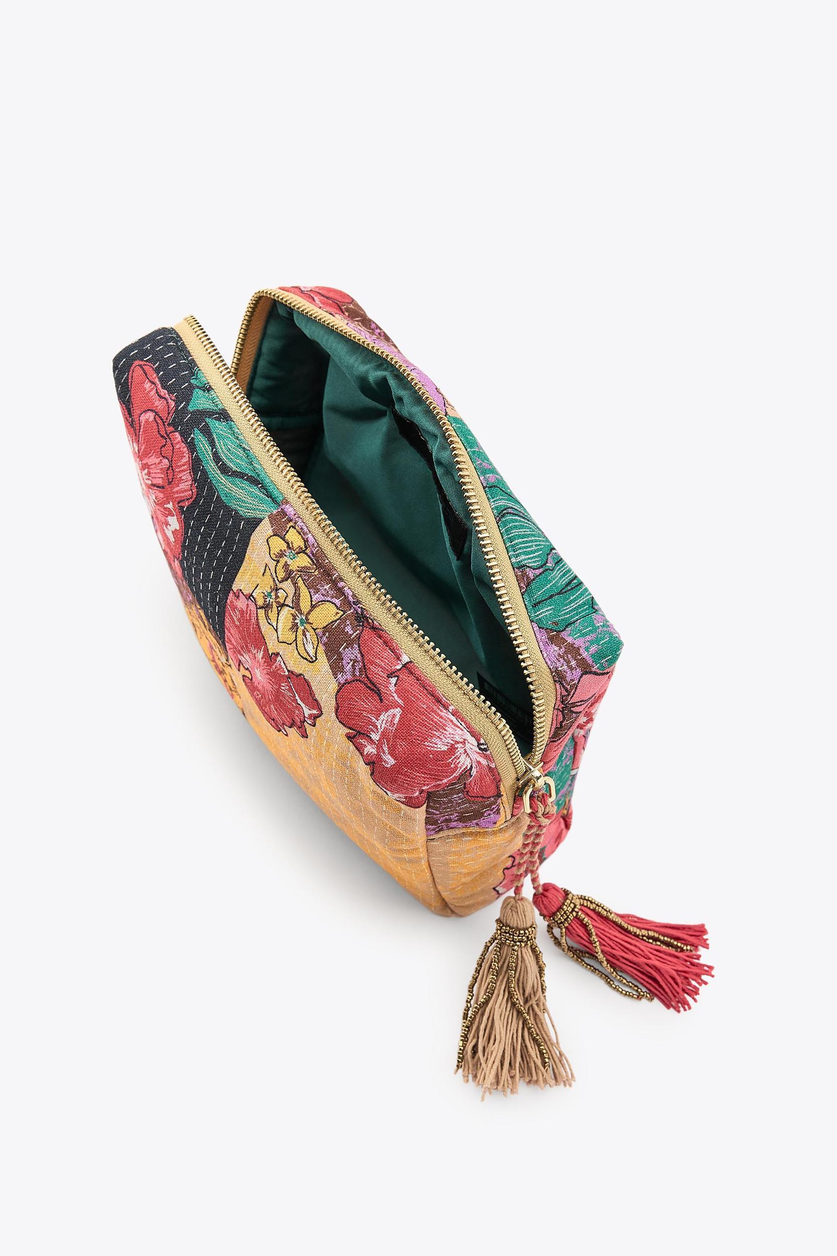 PRINTED QUILTED TOILETRY BAG Product Image