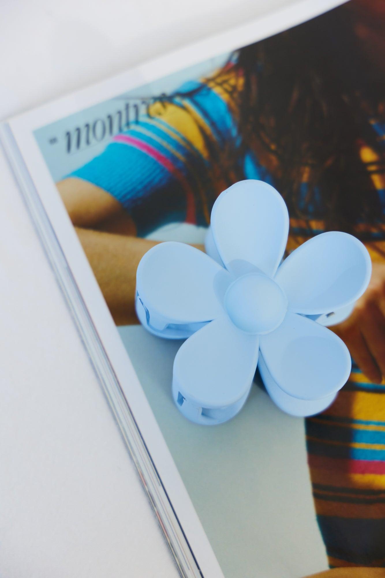 Blume Hair Claw Blue Product Image