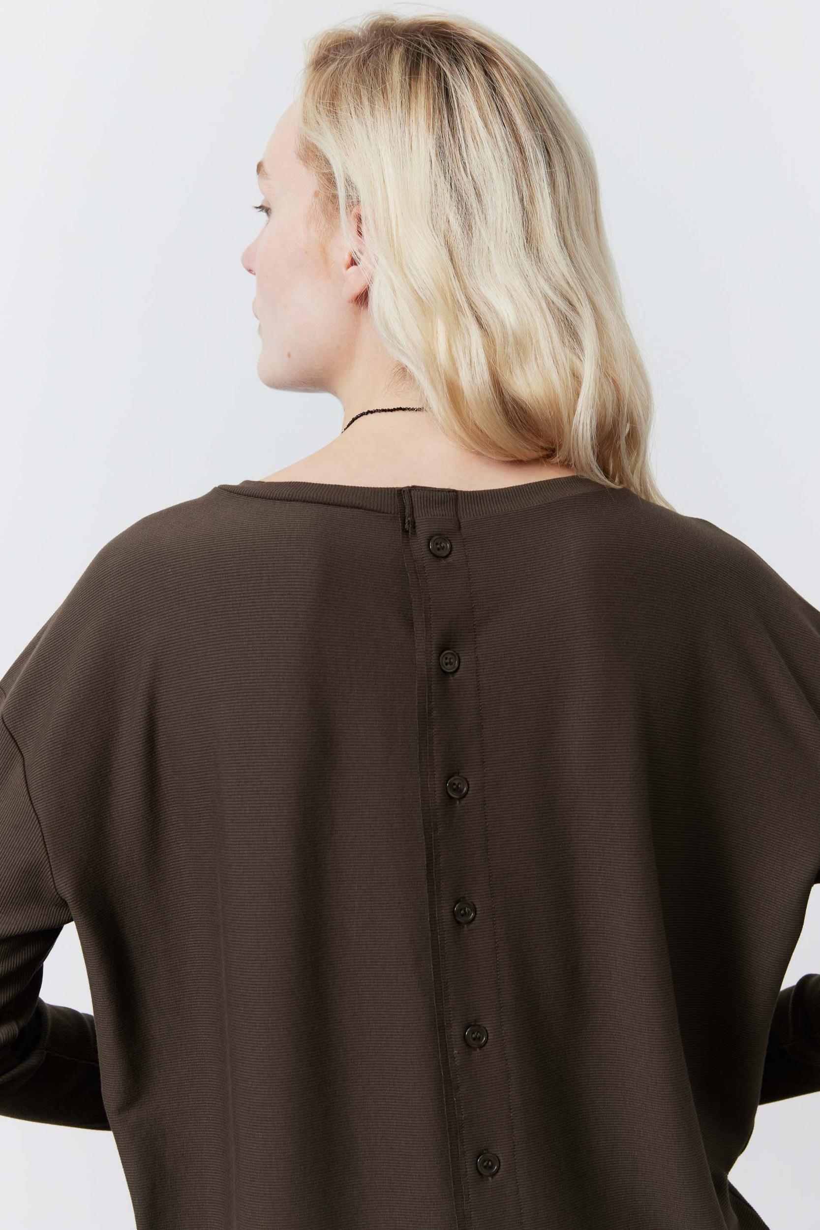 Essential Top With Buttons In The Back Product Image