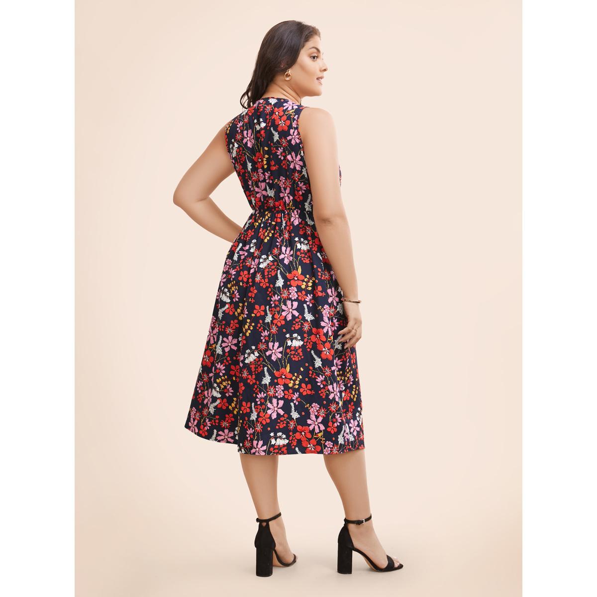Plus Size Floral Print Split Hem Sleeveless Dress DarkBlue Women Elegant Slit Overlap Collar Sleeveless Curvy BloomChic 28/5X Product Image