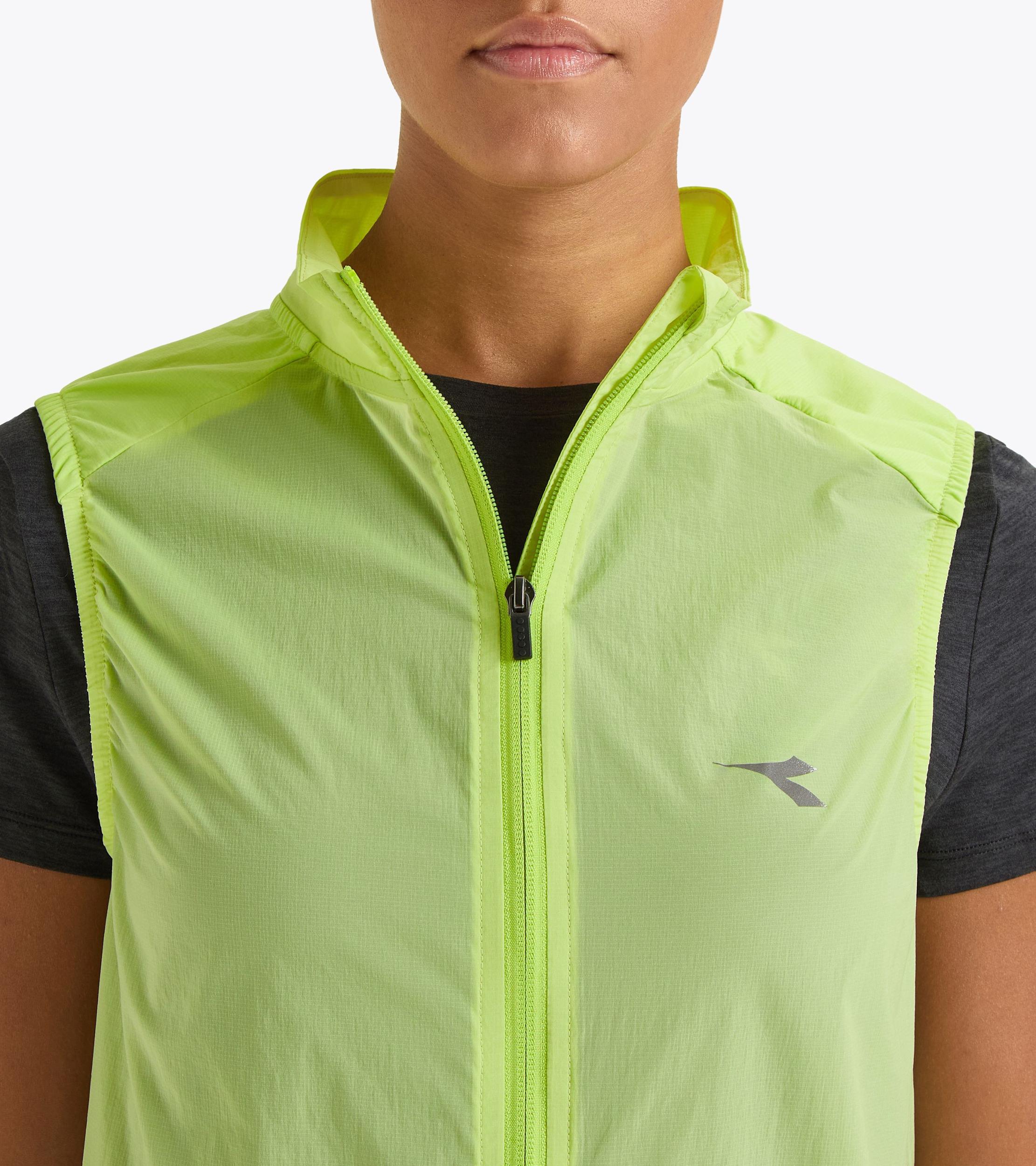 L. PACKABLE VEST Product Image