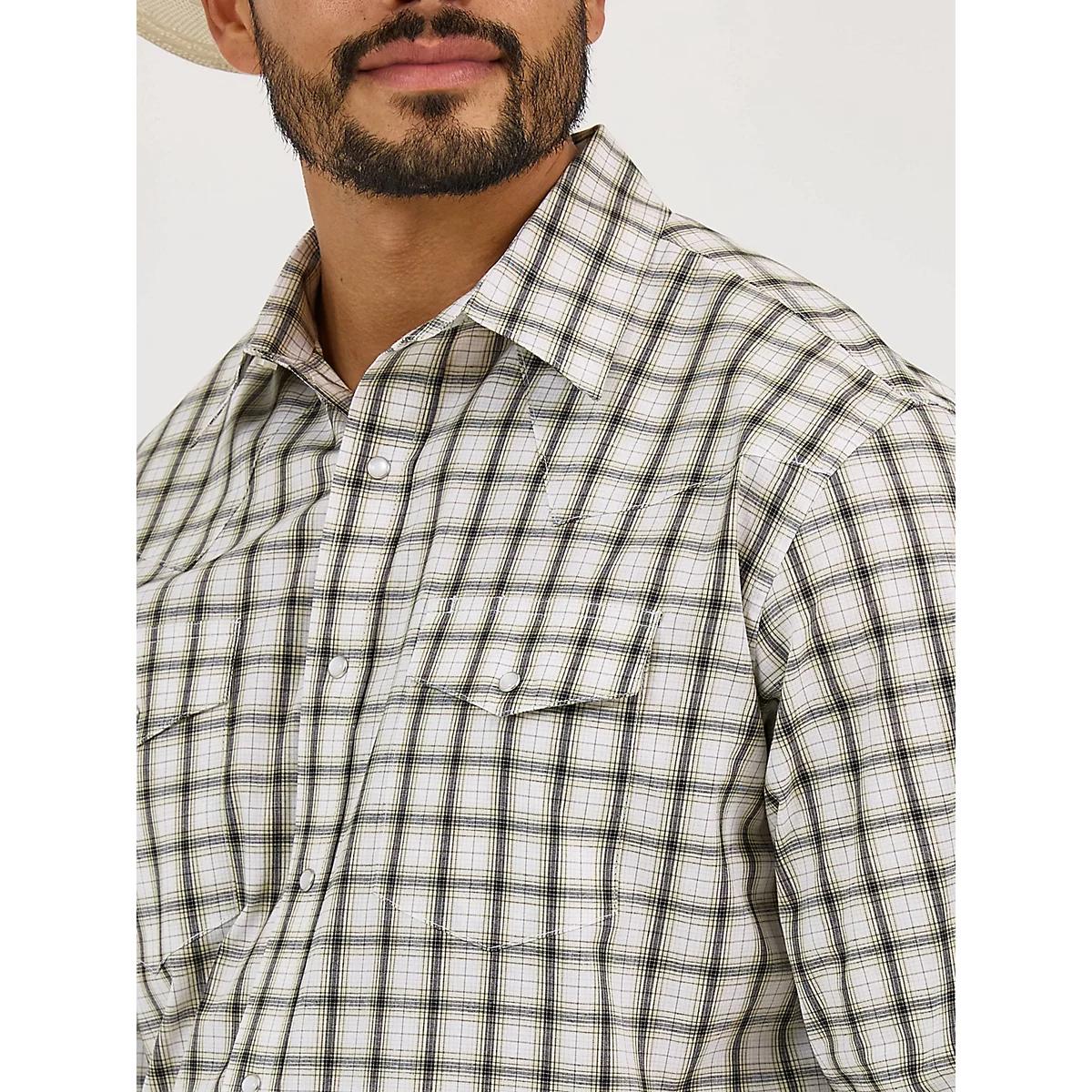 Men's Wrinkle Resist Long Sleeve Western Snap Plaid Shirt in Bee Check Product Image