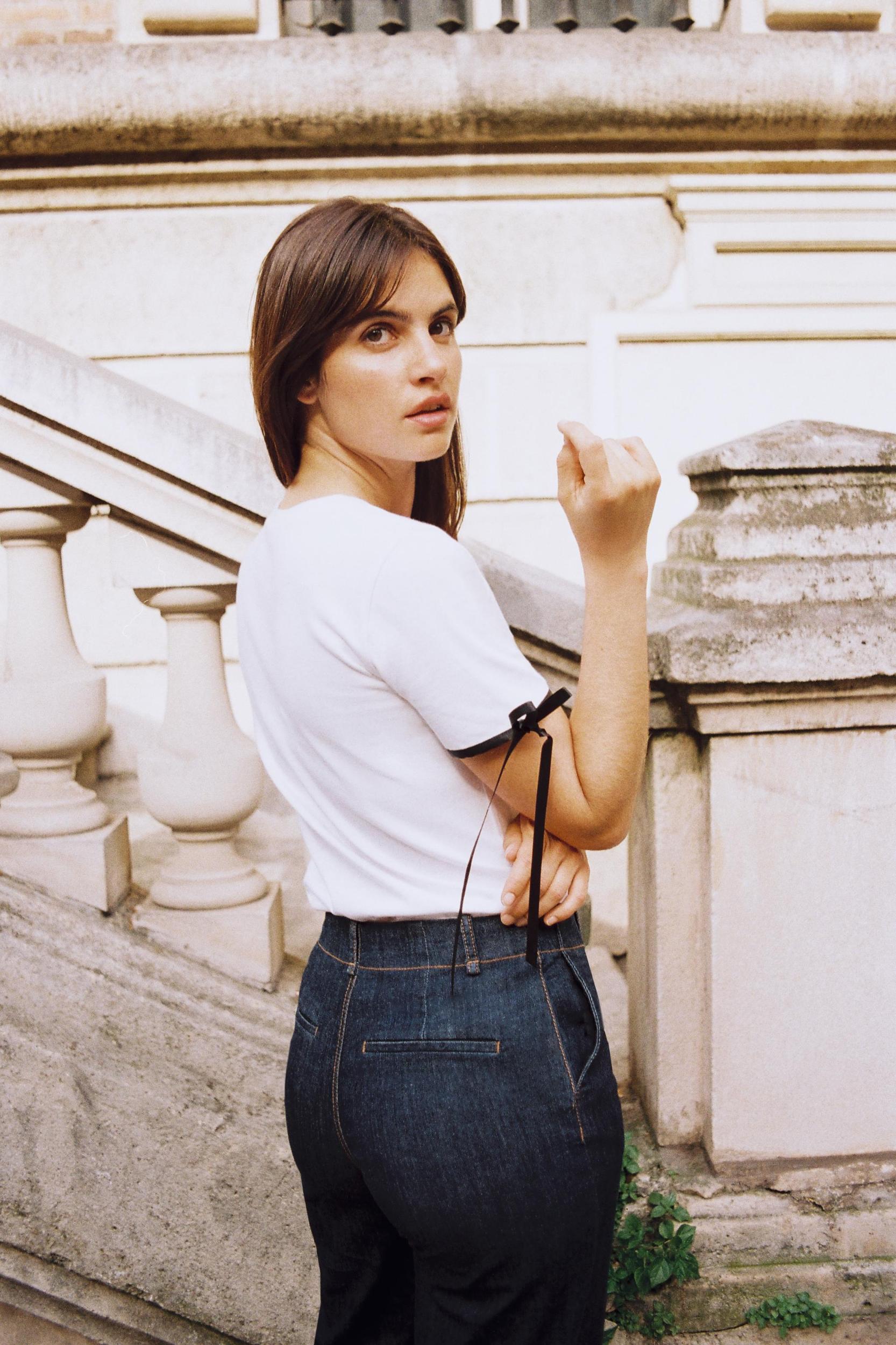 CONTRAST BOW T-SHIRT Product Image