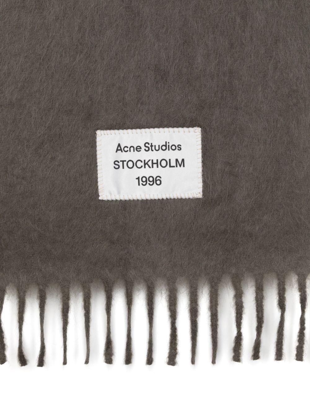 logo-patch scarf Product Image