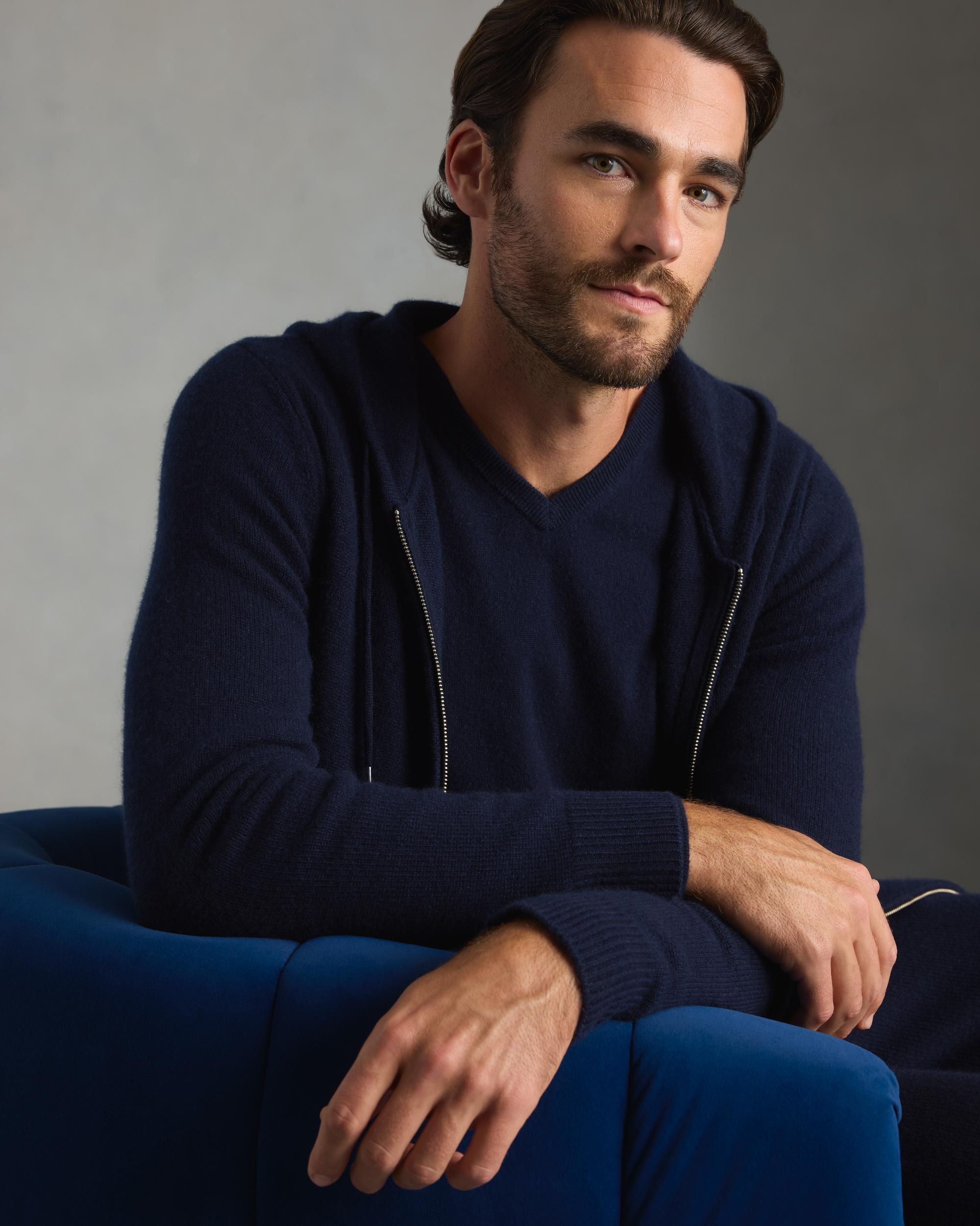 Quince | Men's Mongolian Cashmere V-Neck Sweater Product Image