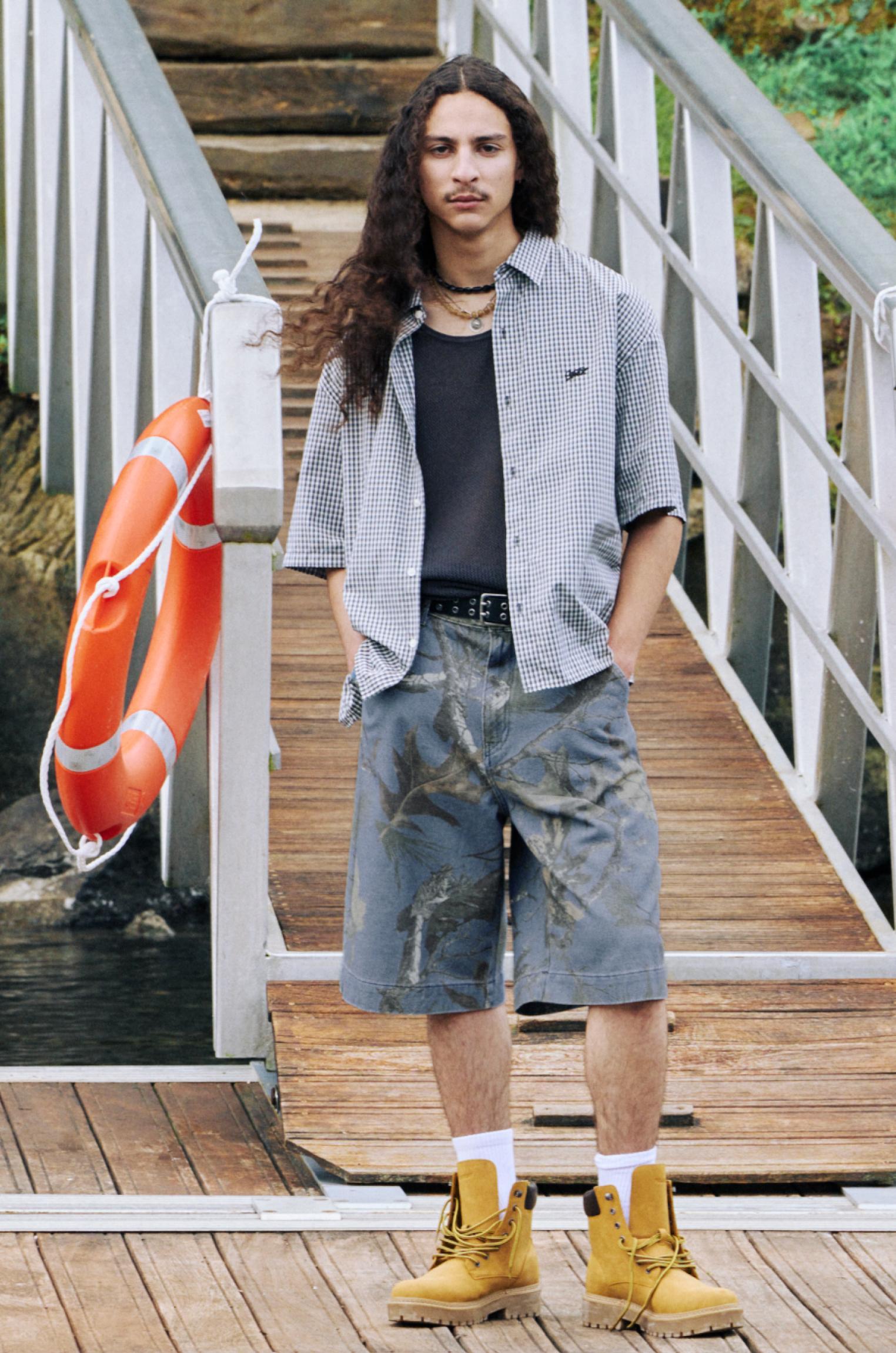 Leaf print baggy Bermuda shorts Product Image