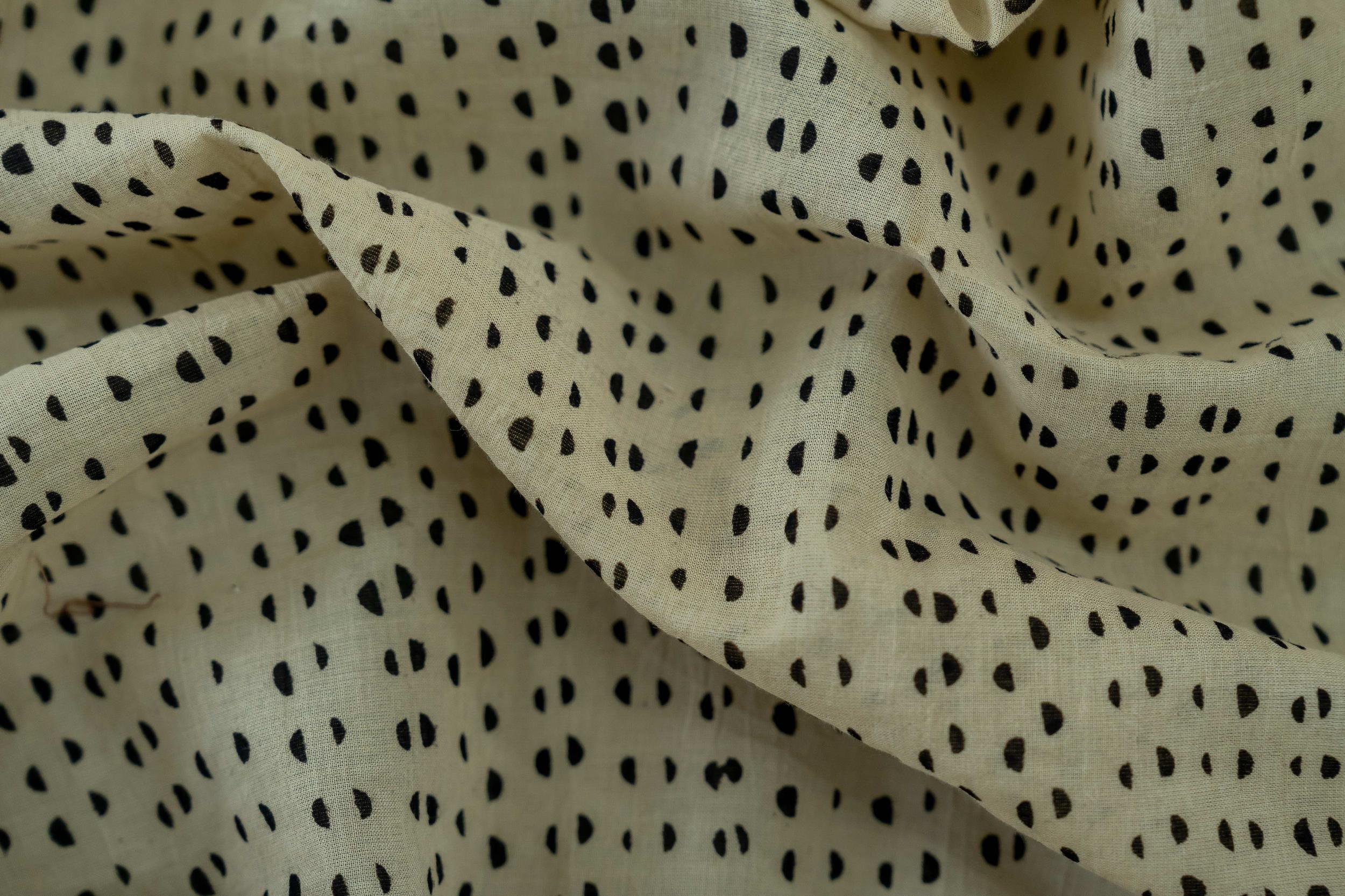 The Tiny-Dotted Shirt Product Image