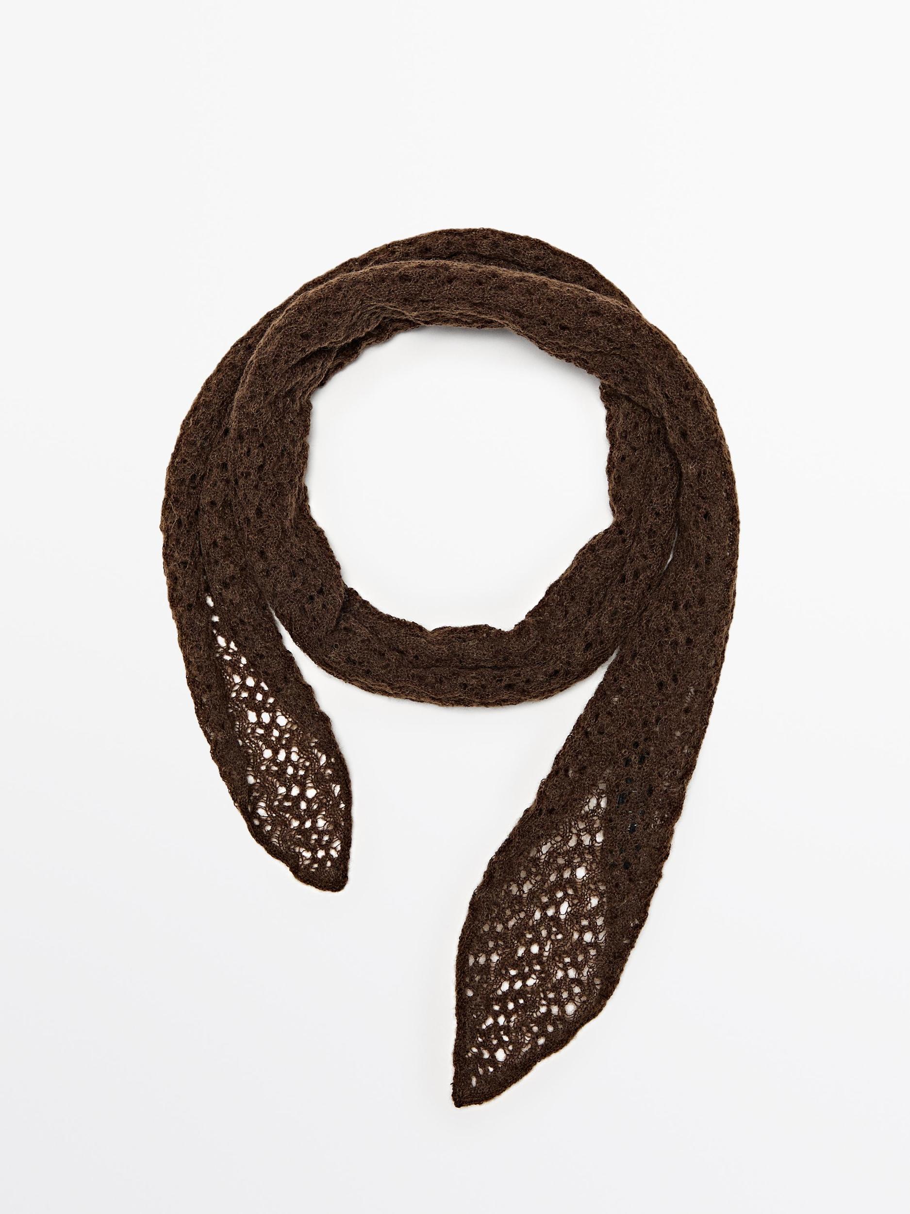 Knit neck scarf Product Image