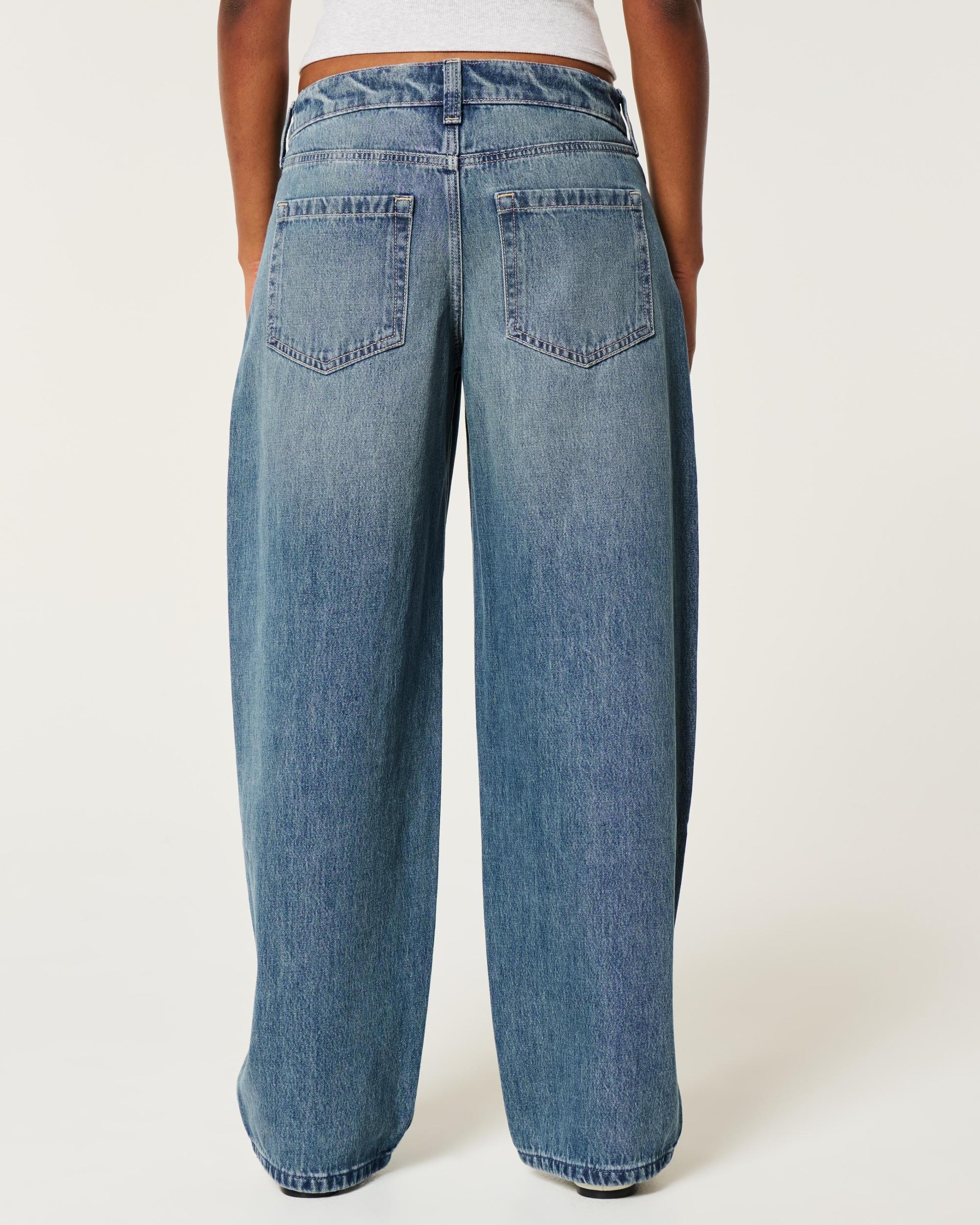 Low-Rise Medium Wash Tapered Baggy Jeans Product Image