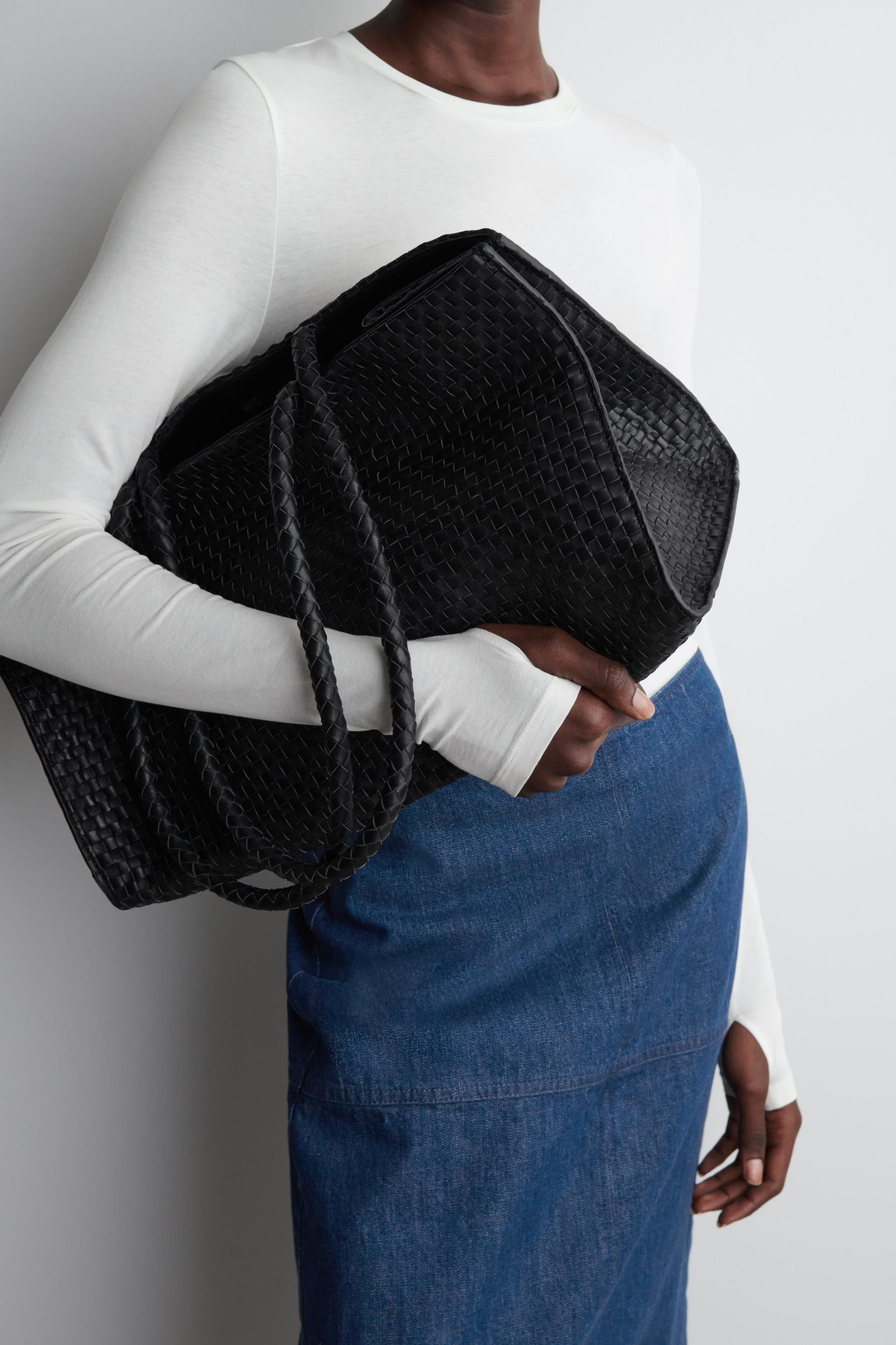 SLIM LIGHTWEIGHT LONG-SLEEVED TOP Product Image