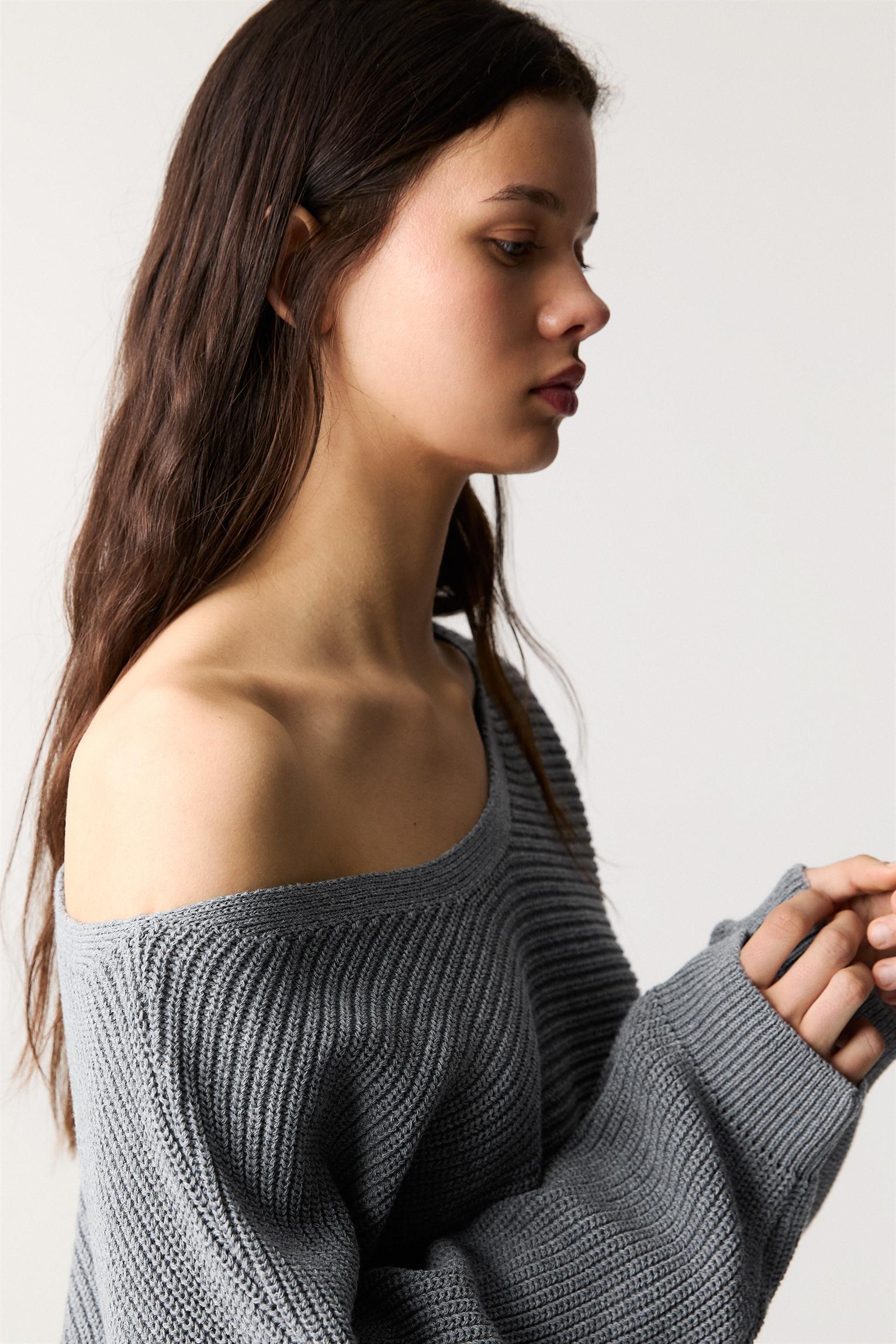 Asymmetric sweater Product Image