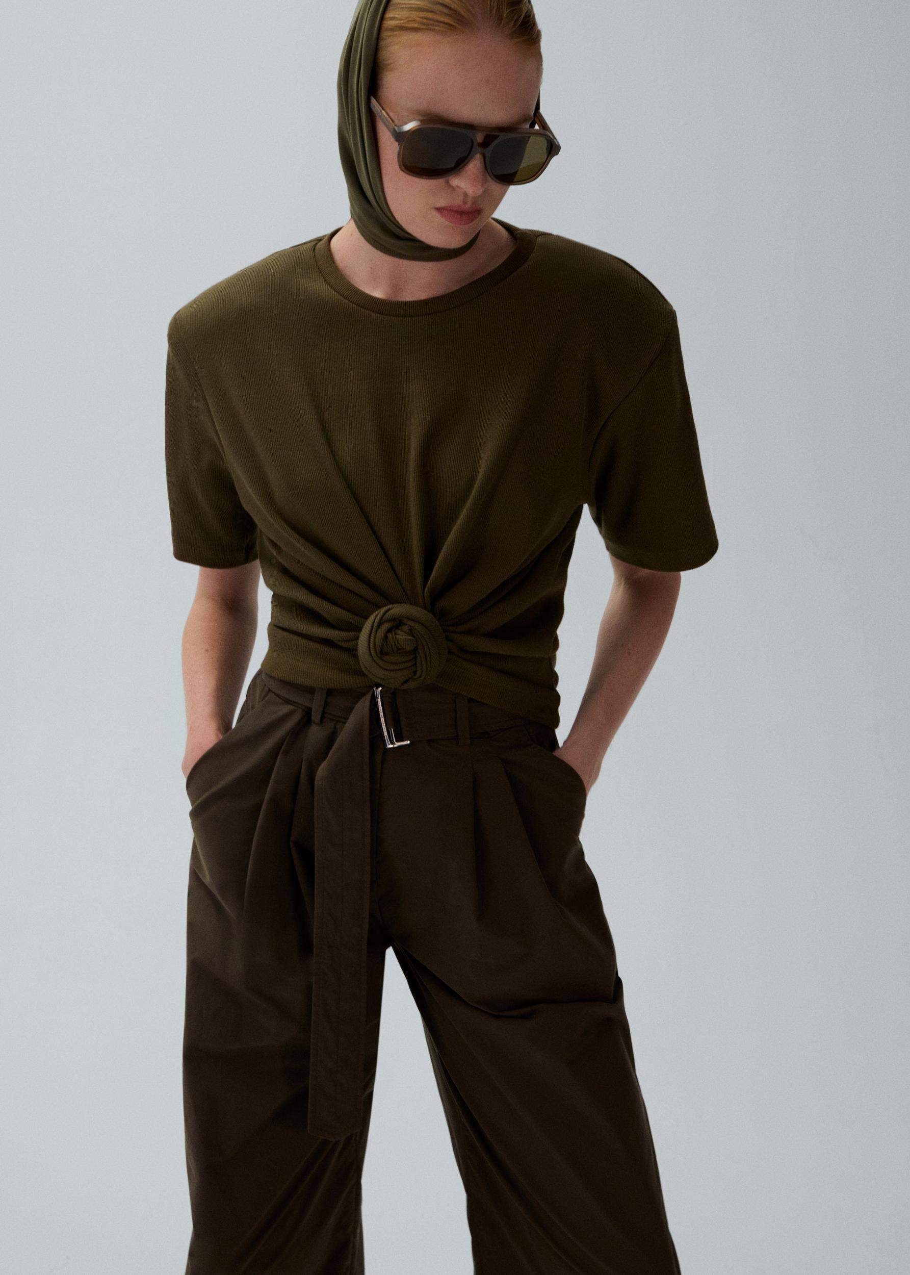 Knotted ribbed t-shirt in khaki Product Image