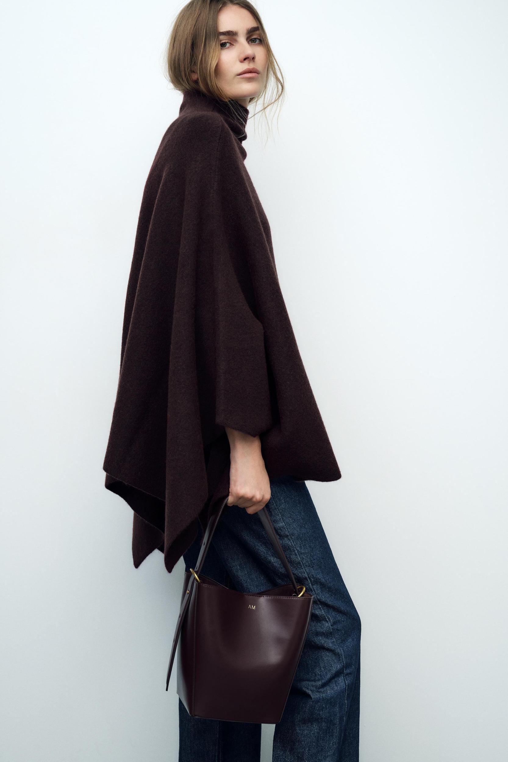 BUCKET BAG Product Image