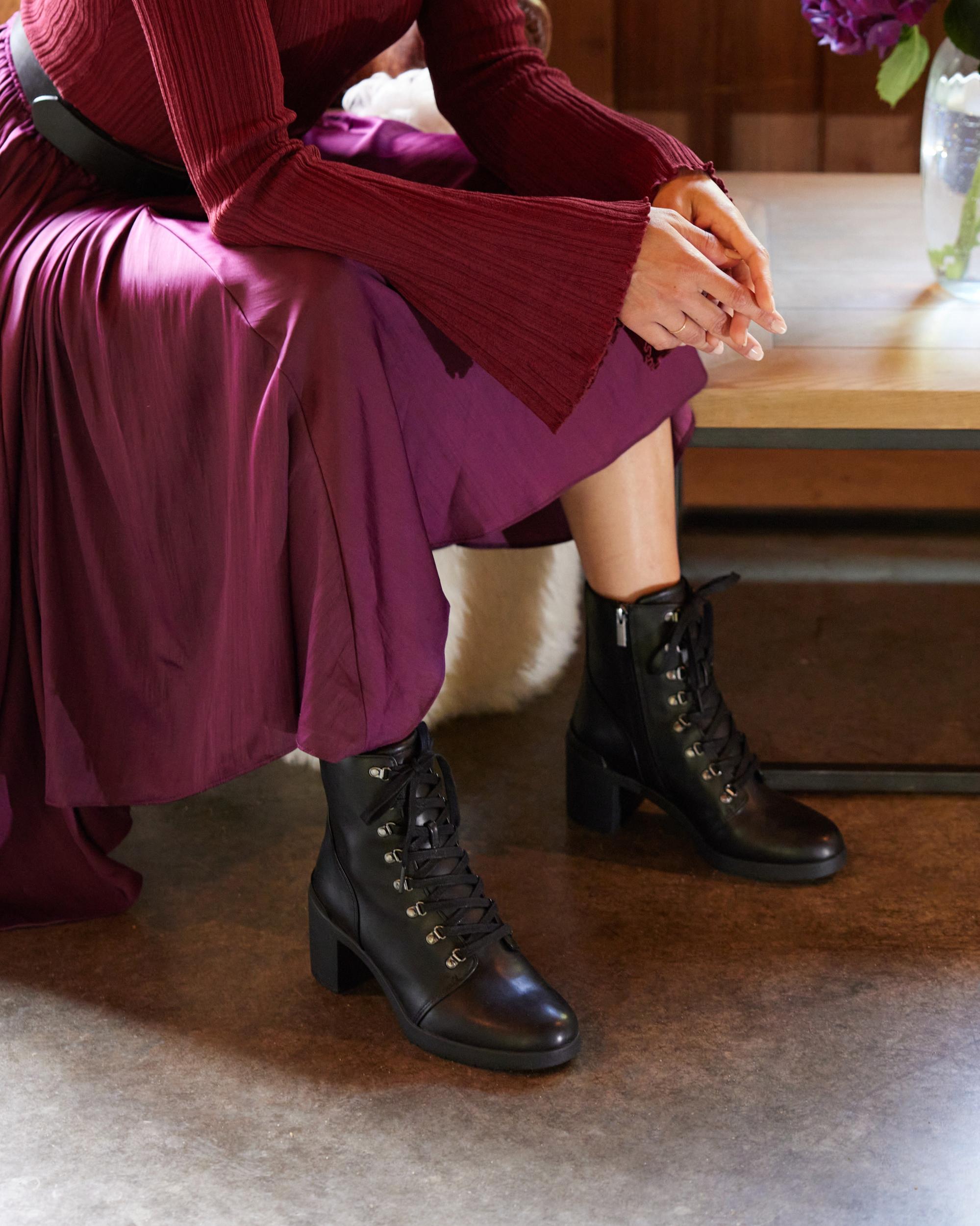 Metropolis Lace Female Product Image