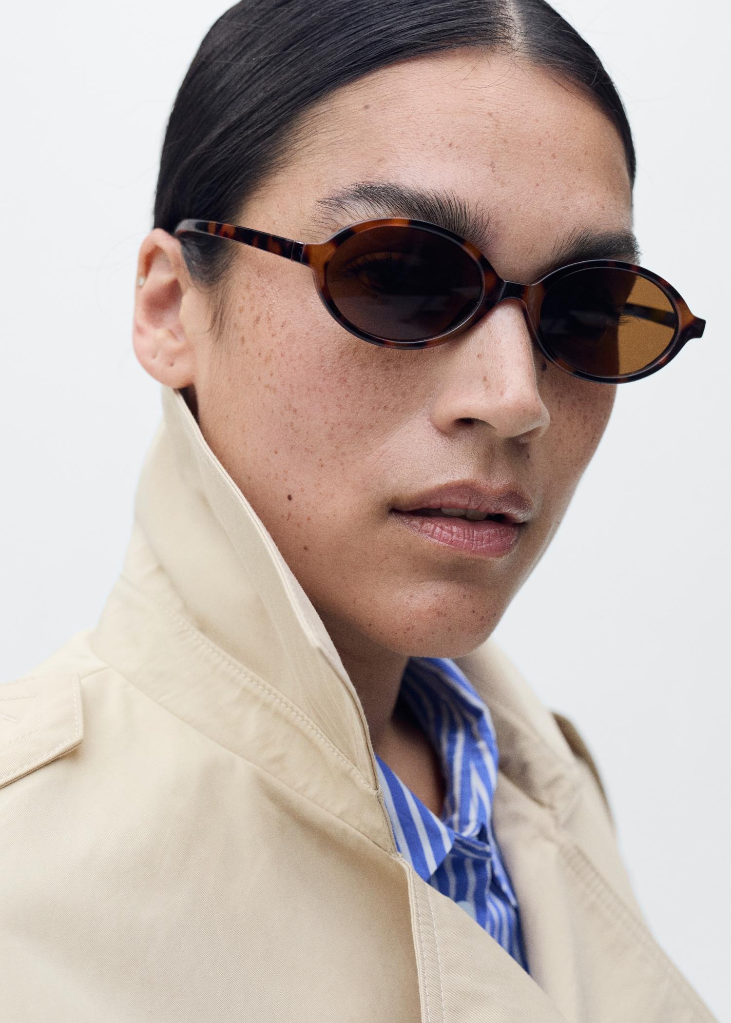 Double-breasted cropped trench coat - Women | MANGO USA Product Image